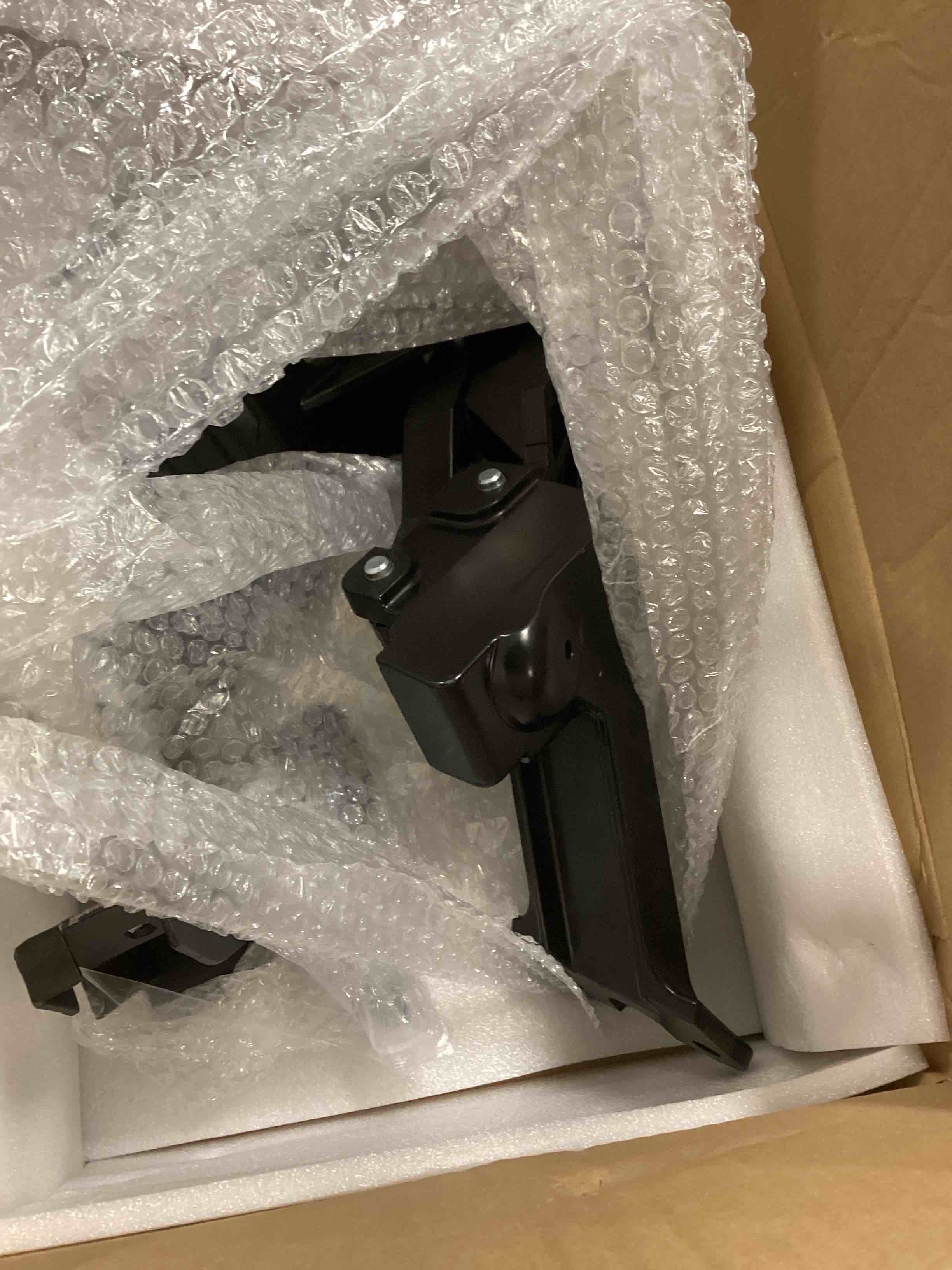 https://s3.amazonaws.com/lotting-images-prod/bidfta/BLU4941841_1704804768781.jpeg