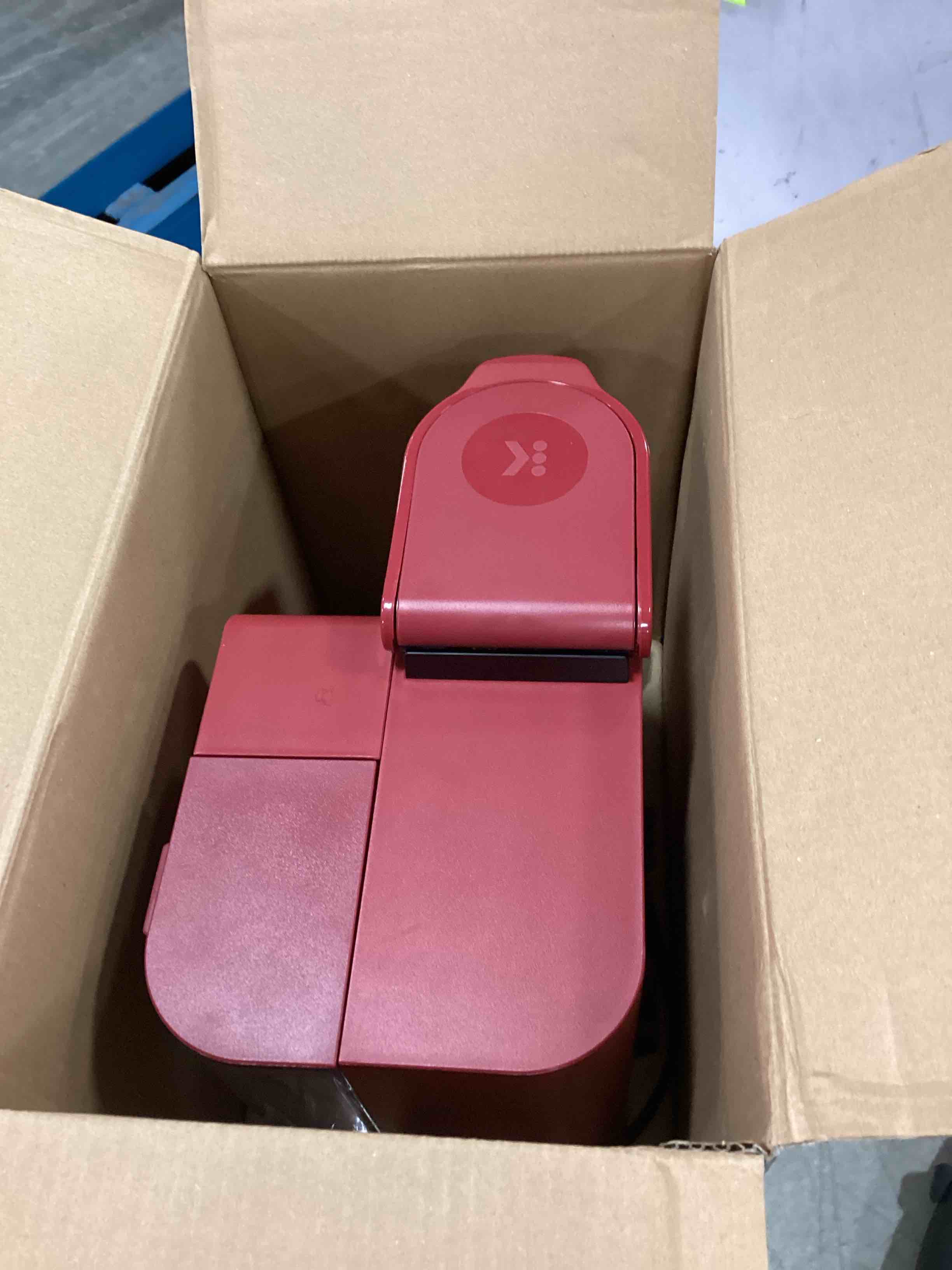 https://s3.amazonaws.com/lotting-images-prod/bidfta/BLU4942122_1704903291325.jpeg
