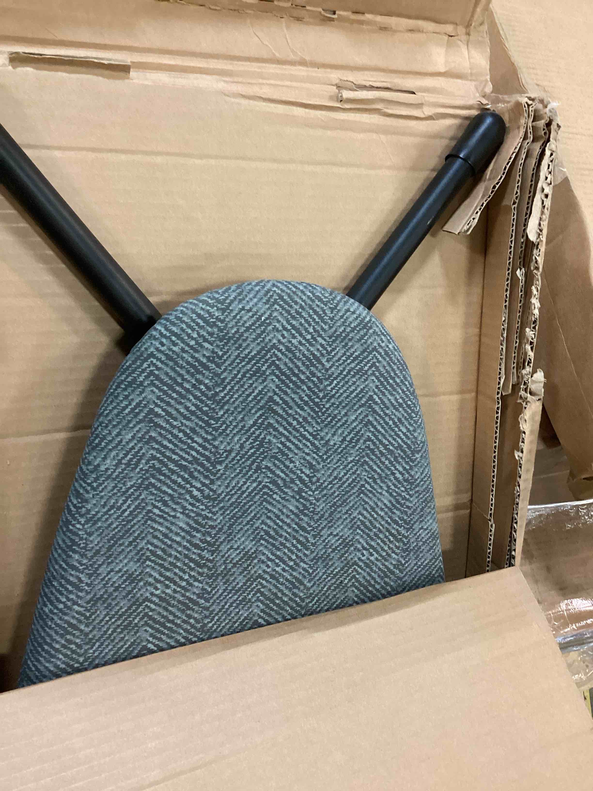 https://s3.amazonaws.com/lotting-images-prod/bidfta/BLU4942269_1704977988556.jpeg