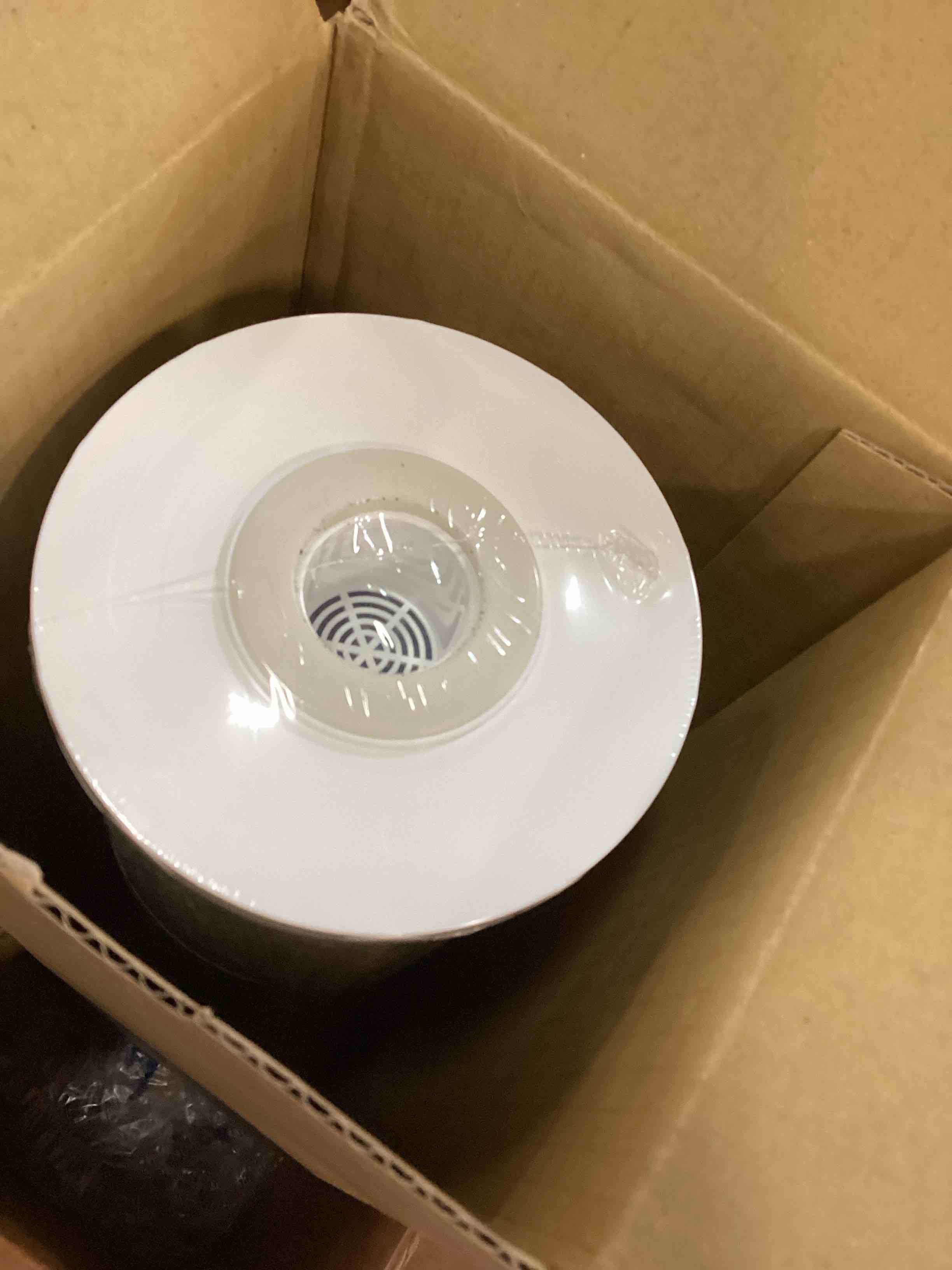 https://s3.amazonaws.com/lotting-images-prod/bidfta/BLU4942592_1705085526480.jpeg
