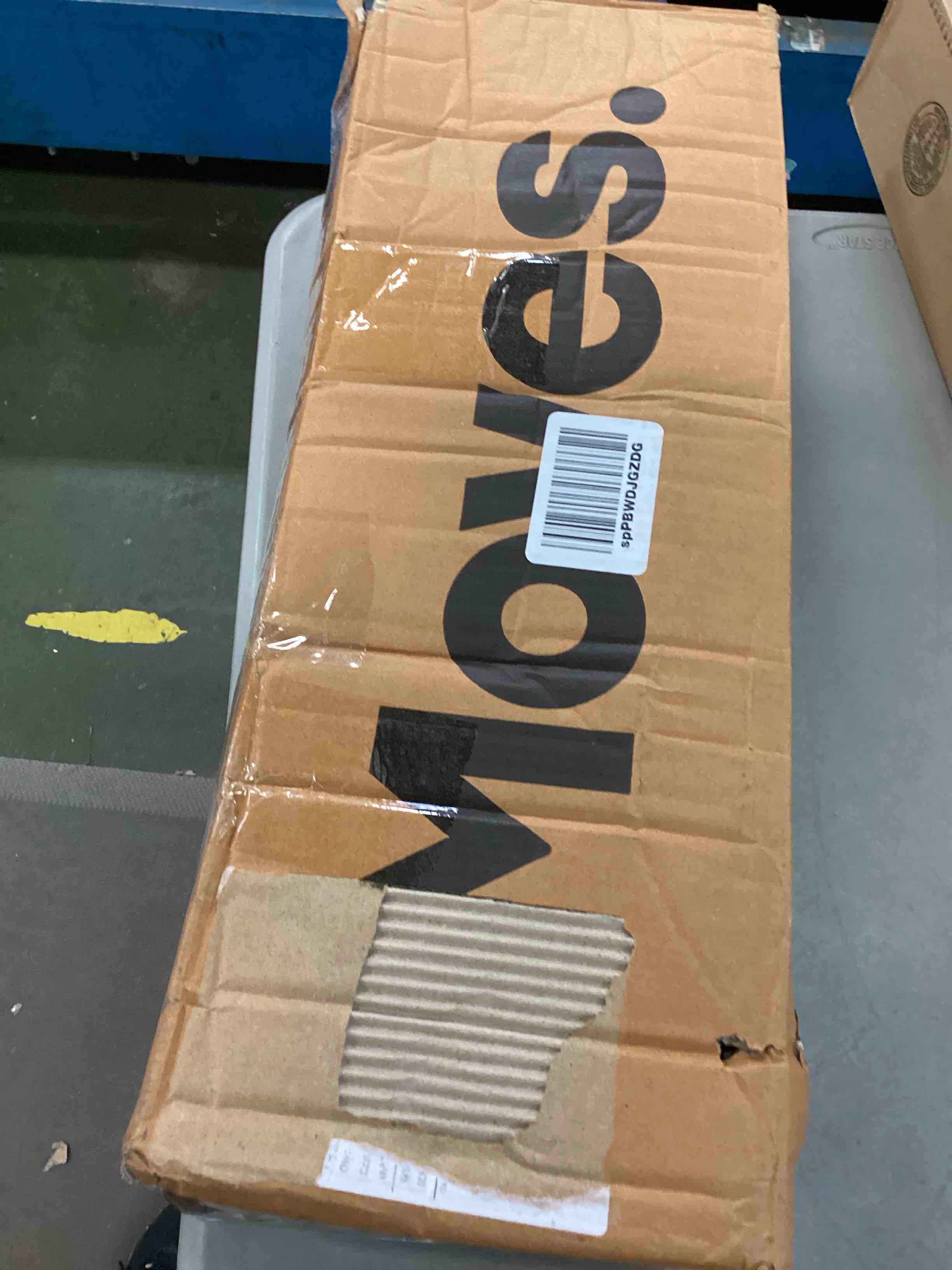 https://s3.amazonaws.com/lotting-images-prod/bidfta/BLU4942775_1705336483136.jpeg