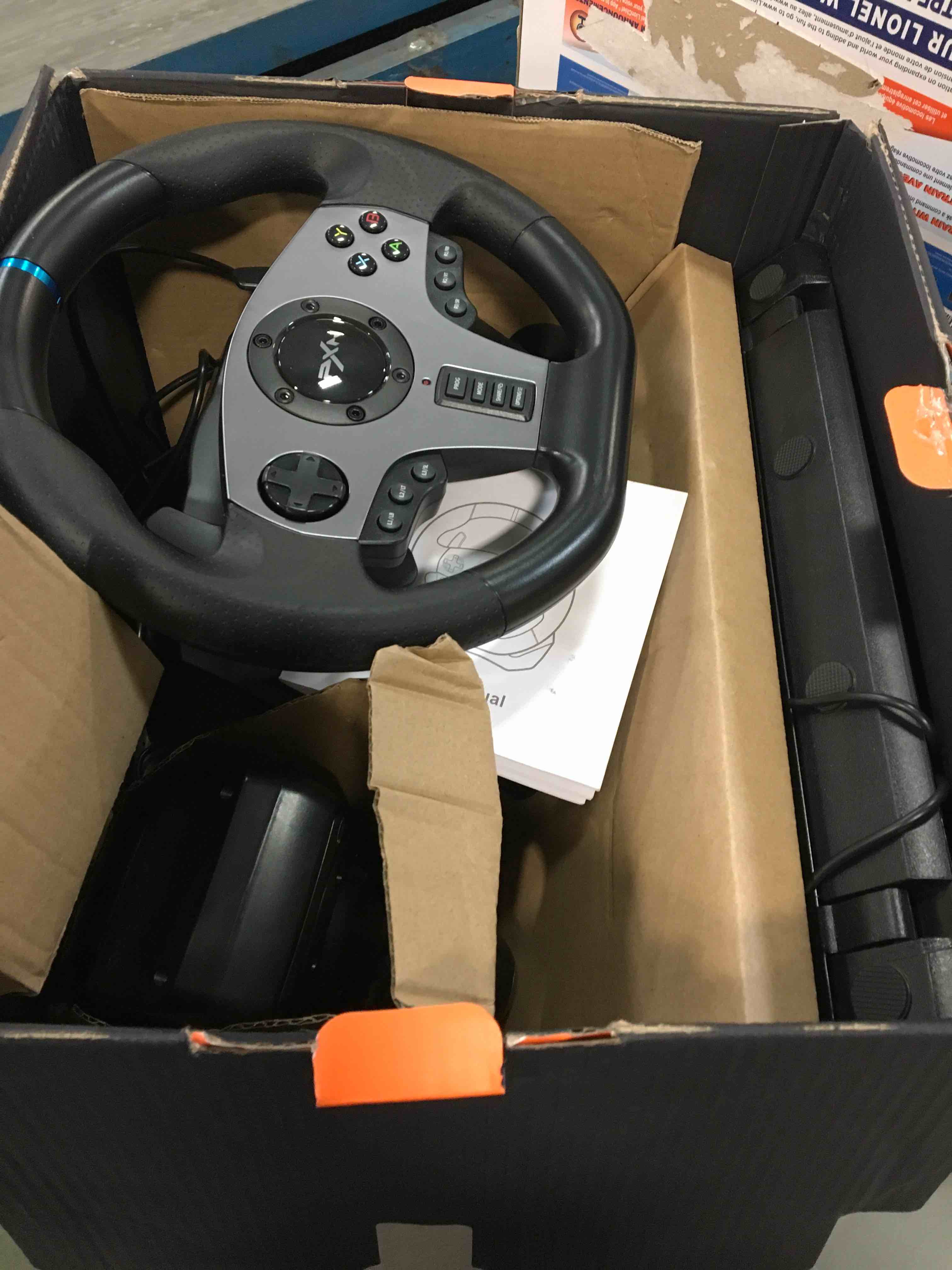 https://s3.amazonaws.com/lotting-images-prod/bidfta/BLU4942817_1705343830937.jpeg