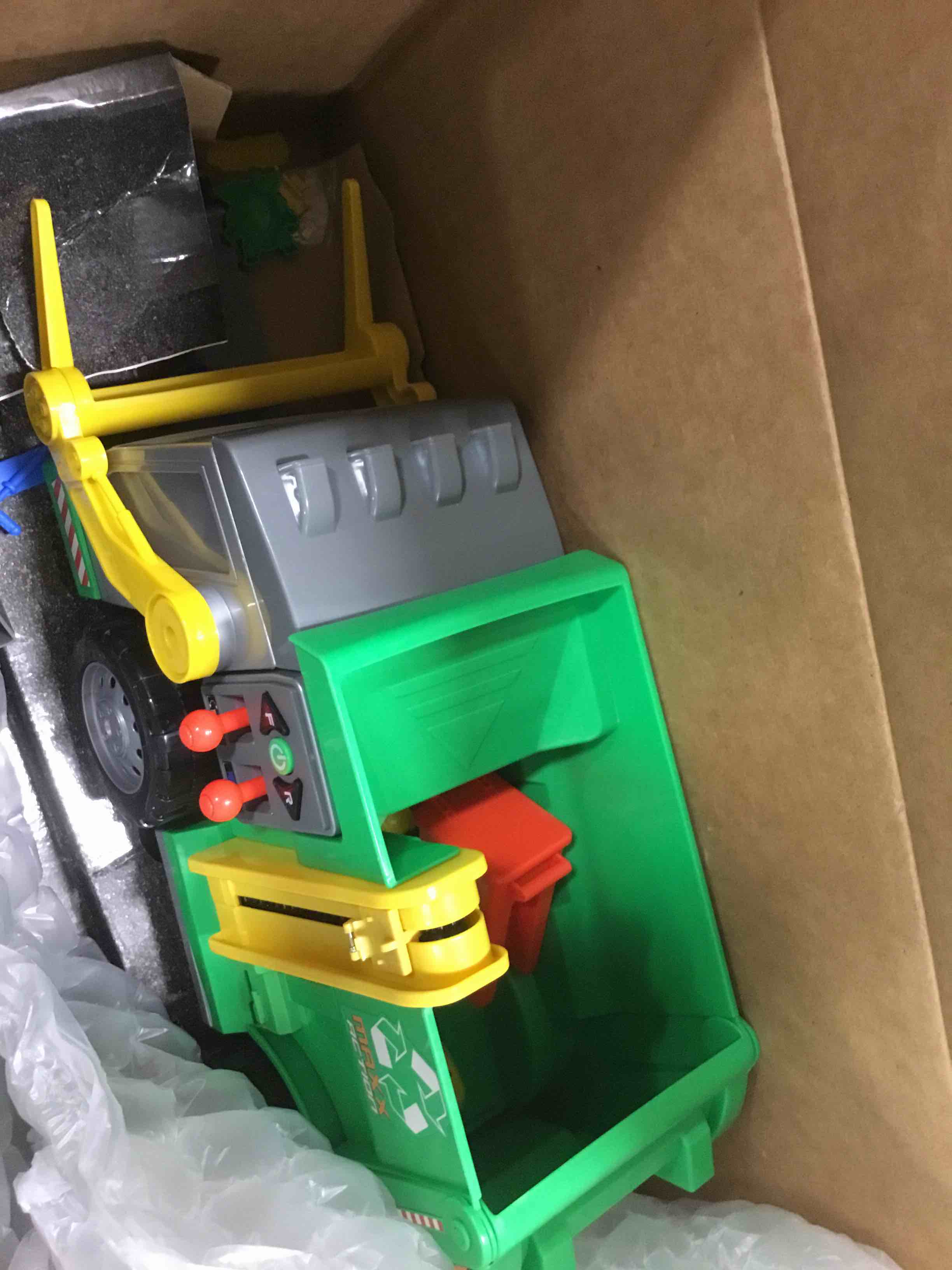 https://s3.amazonaws.com/lotting-images-prod/bidfta/BLU4943182_1704743238837.jpeg