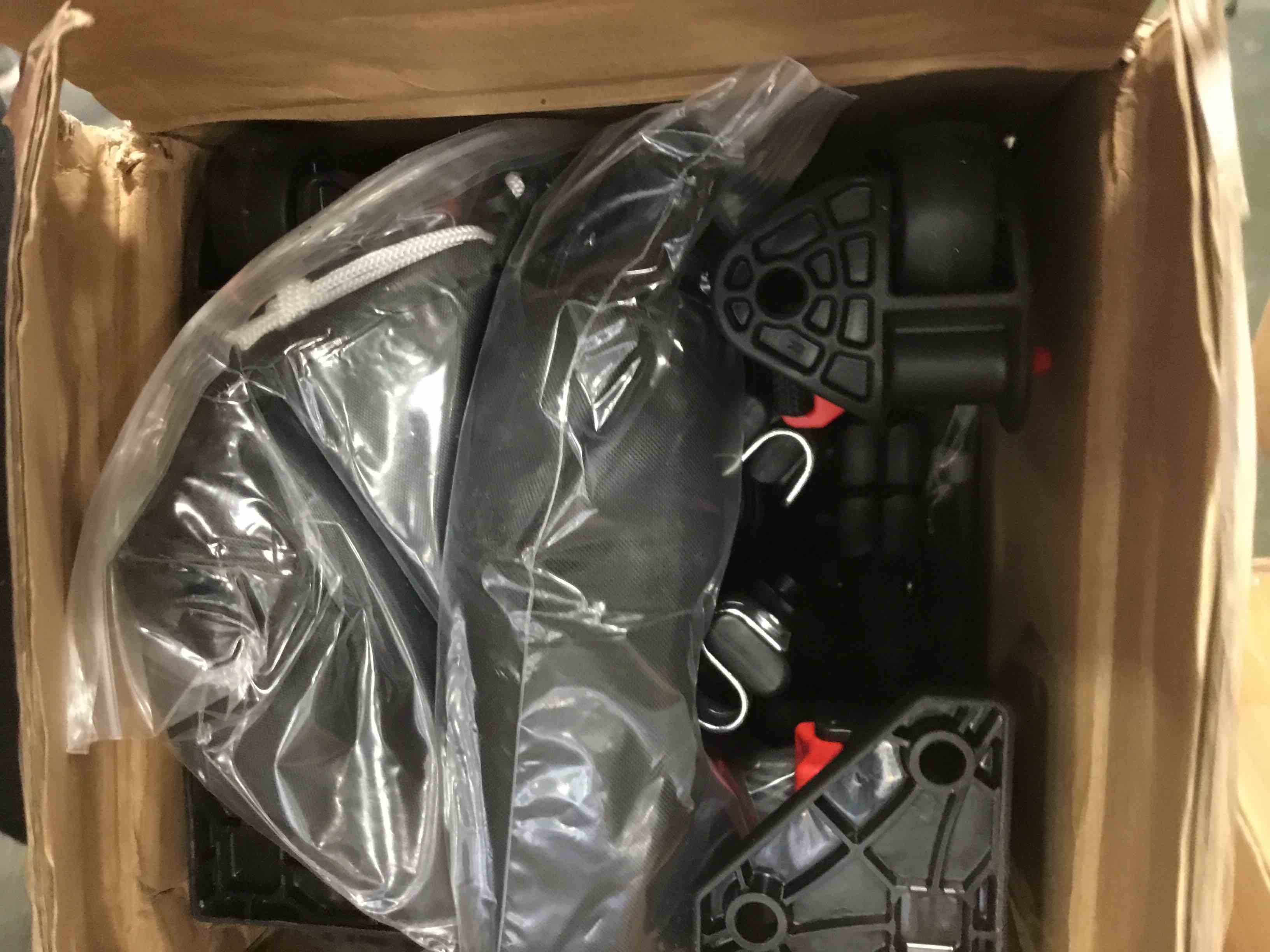 https://s3.amazonaws.com/lotting-images-prod/bidfta/BLU4943313_1704815692513.jpeg