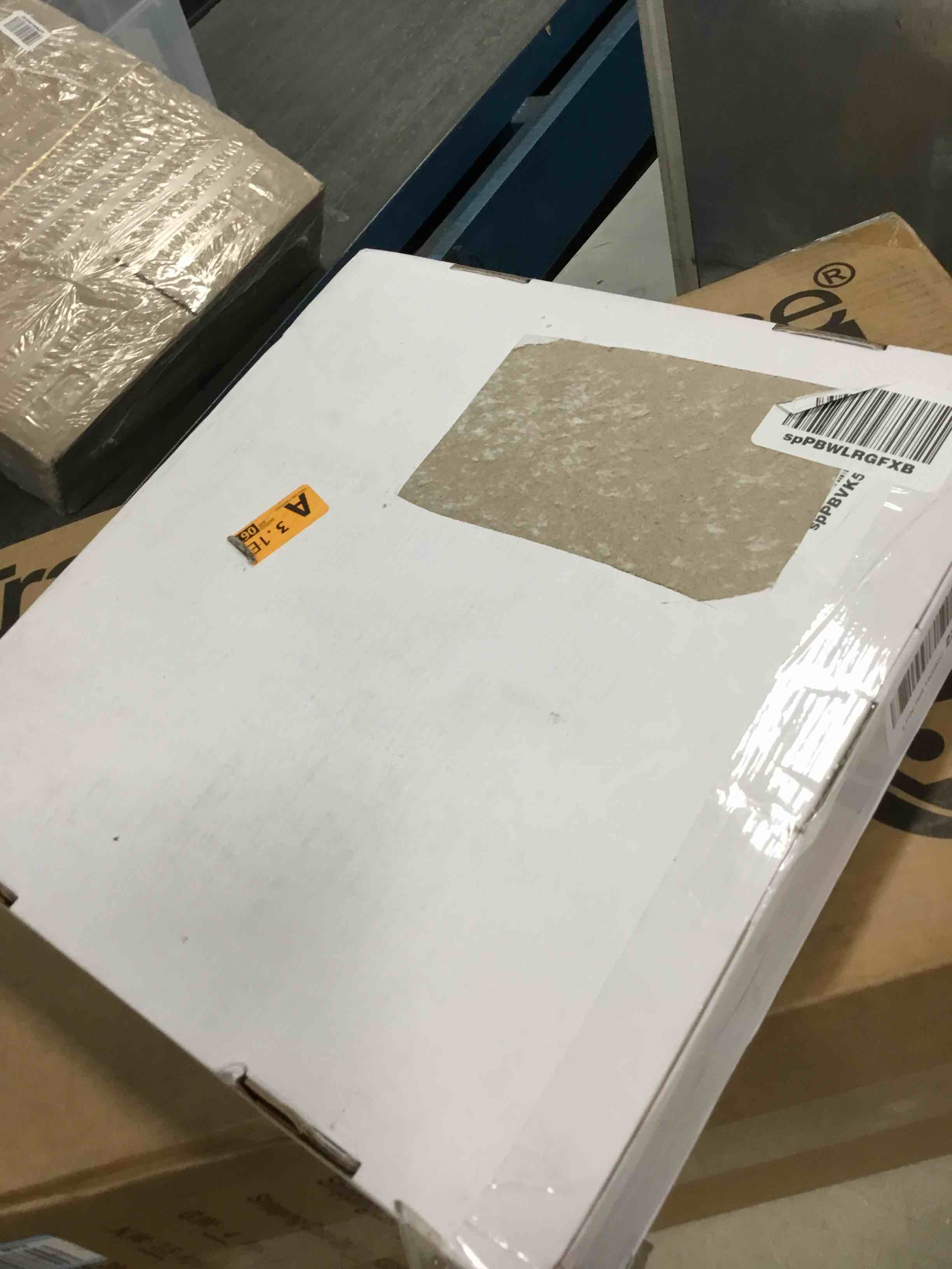 https://s3.amazonaws.com/lotting-images-prod/bidfta/BLU4943408_1704829874934.jpeg