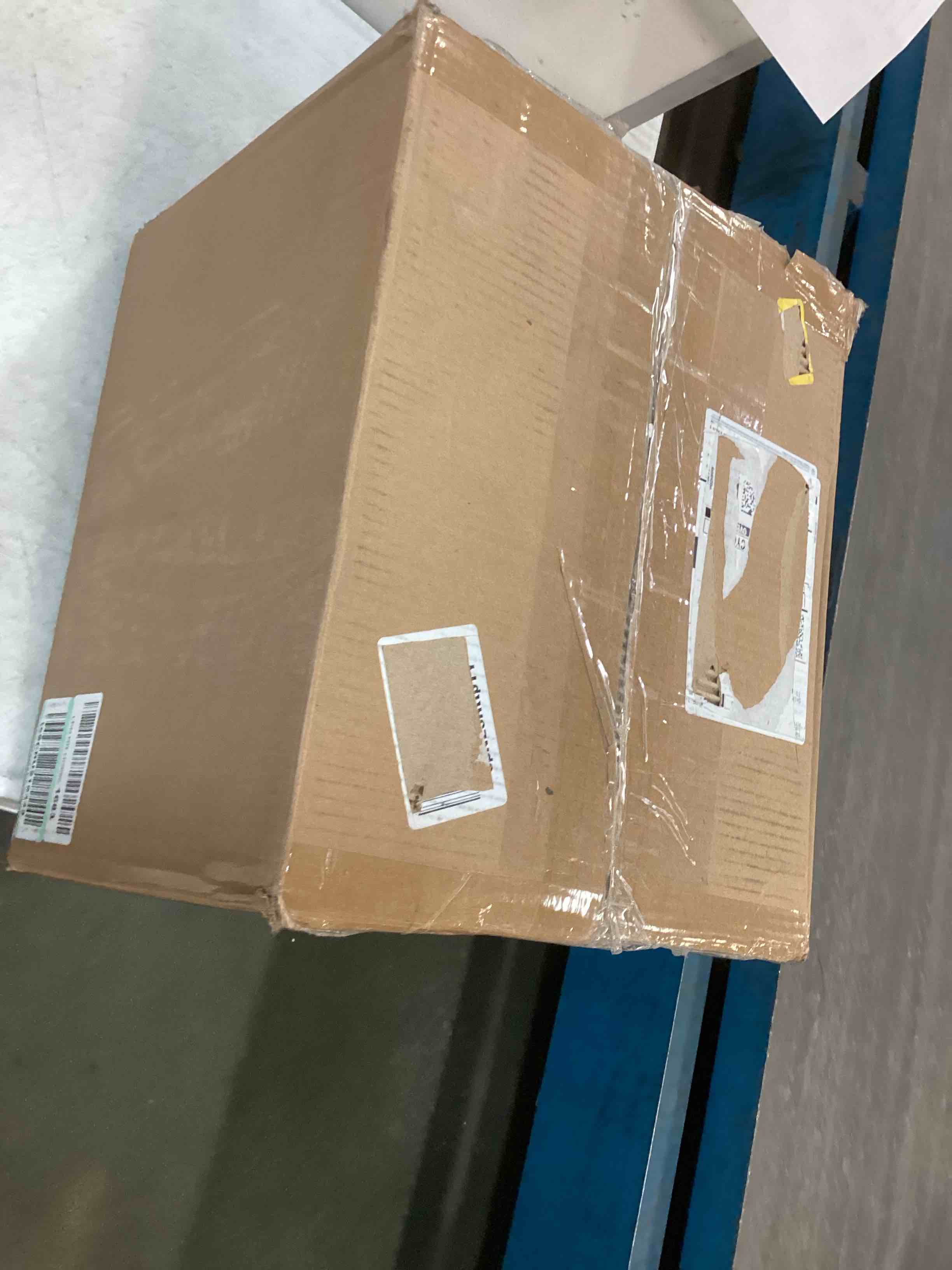 https://s3.amazonaws.com/lotting-images-prod/bidfta/BLU4944538_1704388433046.jpeg
