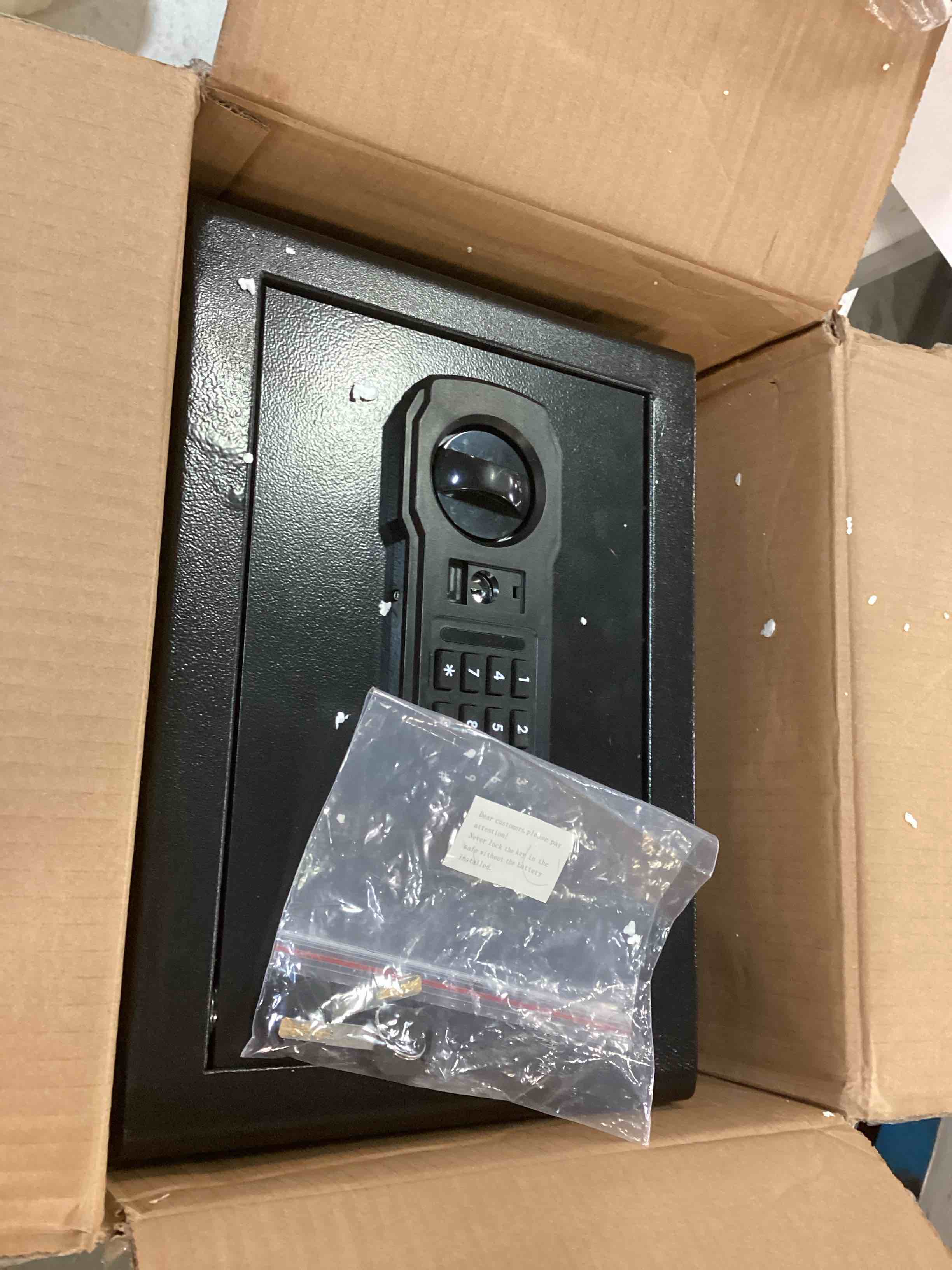 https://s3.amazonaws.com/lotting-images-prod/bidfta/BLU4944538_1704388460317.jpeg