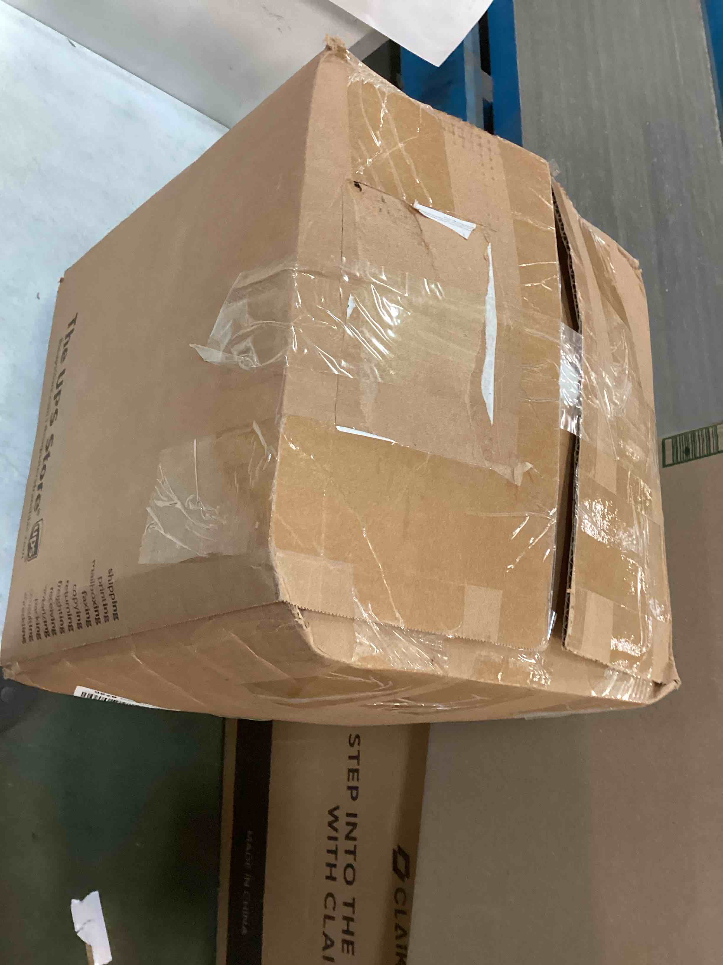https://s3.amazonaws.com/lotting-images-prod/bidfta/BLU4944629_1704401982141.jpeg