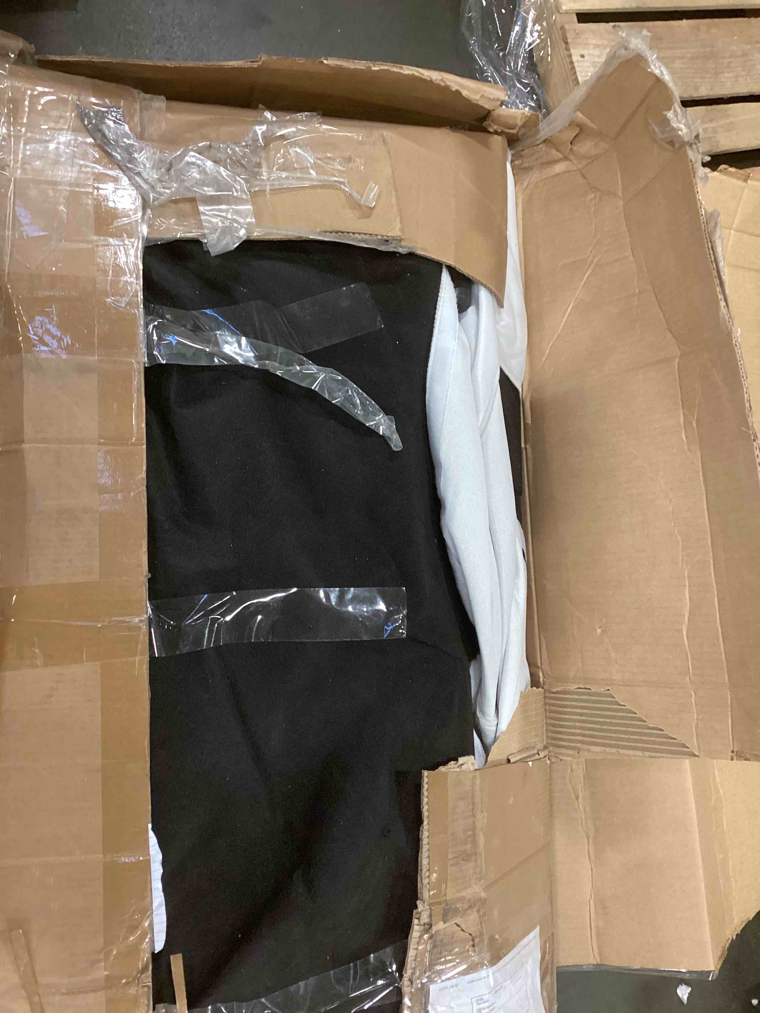 https://s3.amazonaws.com/lotting-images-prod/bidfta/BLU4945450_1705324195297.jpeg