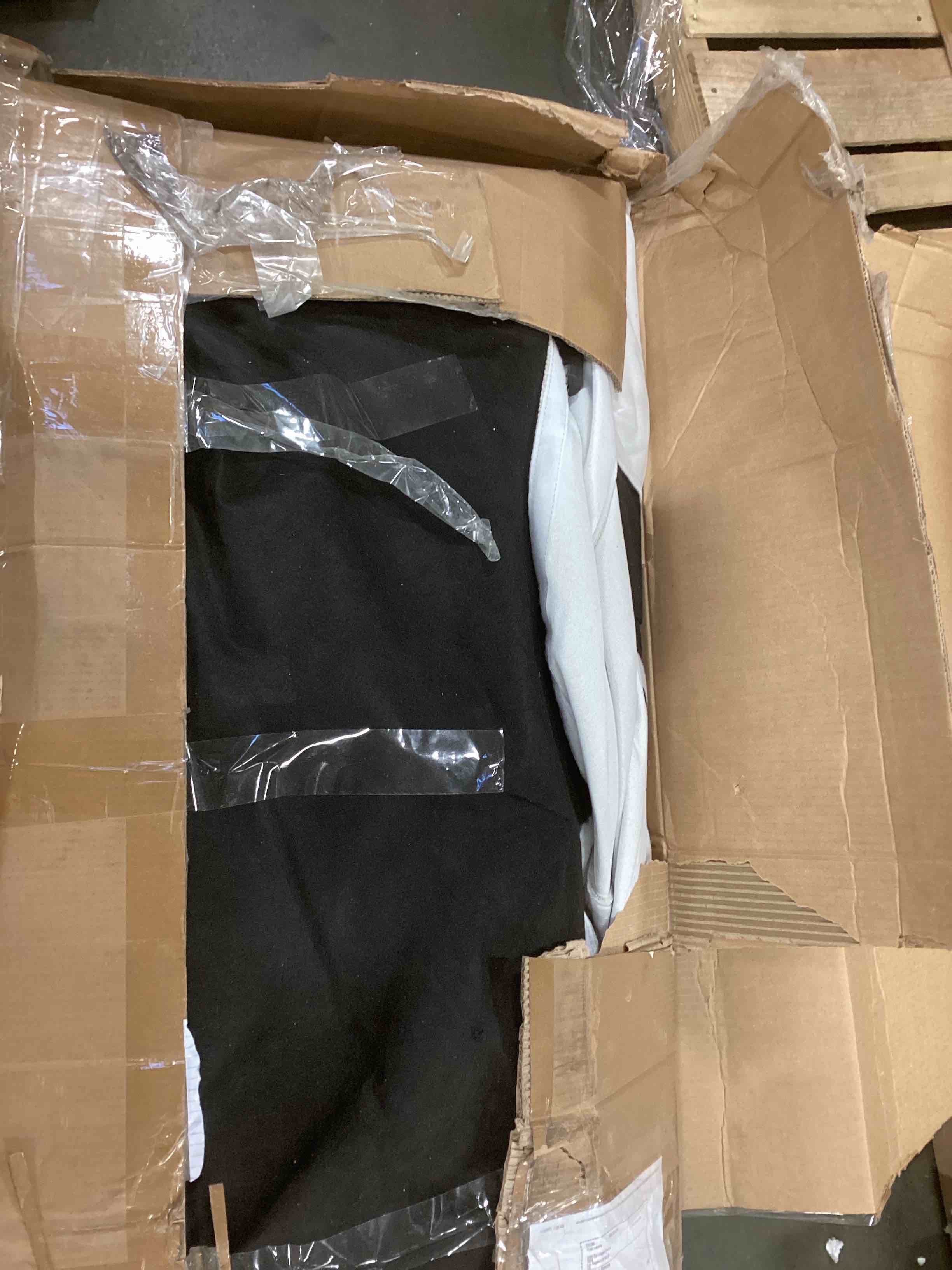https://s3.amazonaws.com/lotting-images-prod/bidfta/BLU4945450_1705324196075.jpeg
