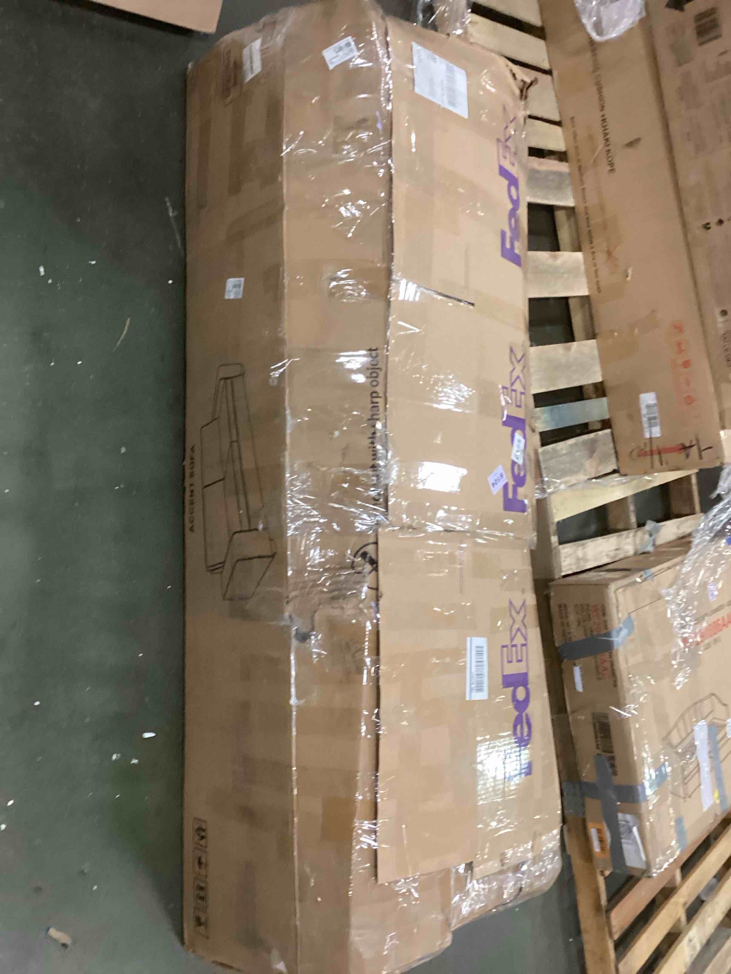 https://s3.amazonaws.com/lotting-images-prod/bidfta/BLU4945450_1705324217482.jpeg