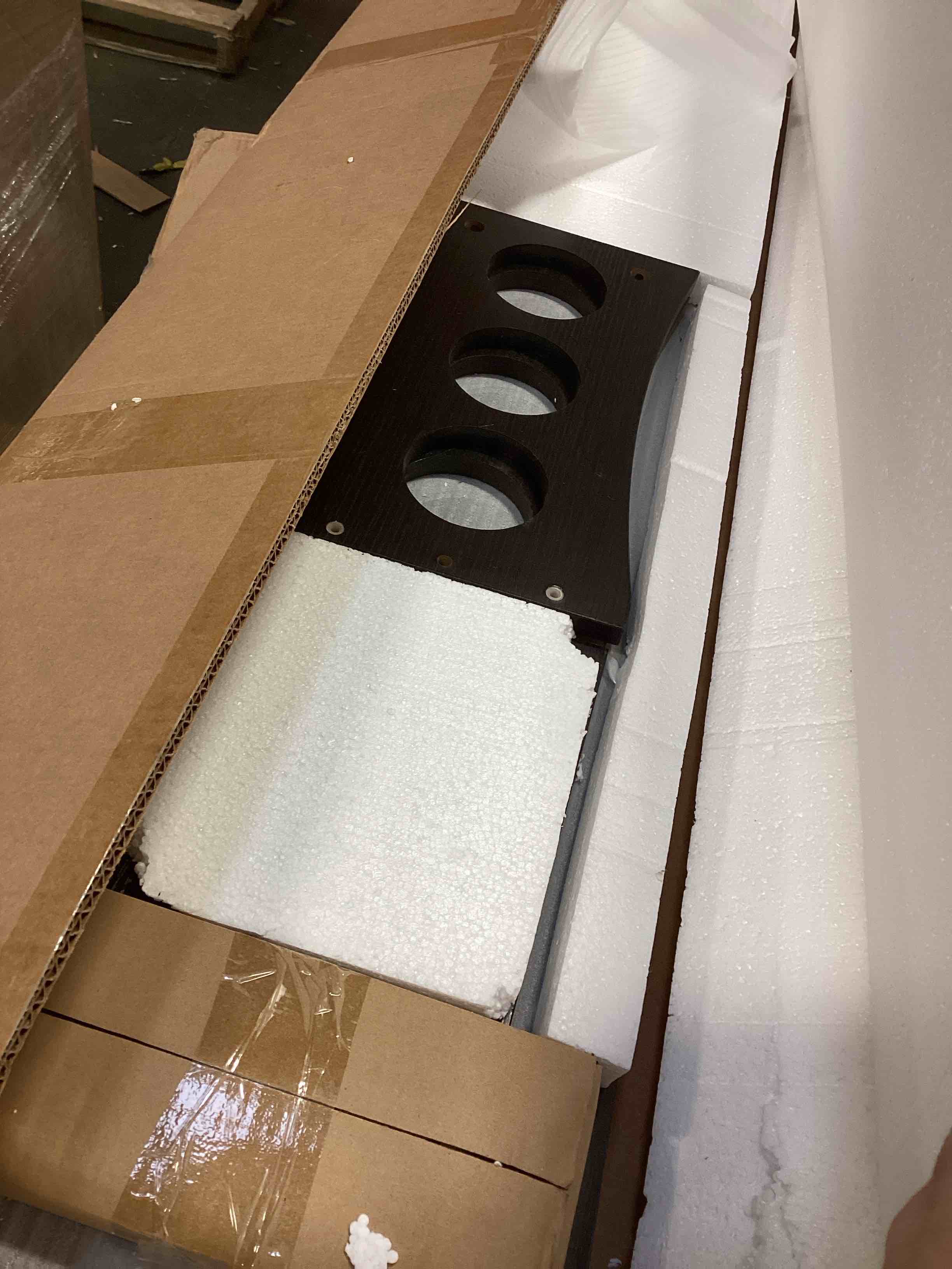 https://s3.amazonaws.com/lotting-images-prod/bidfta/BLU4945472_1705327446836.jpeg