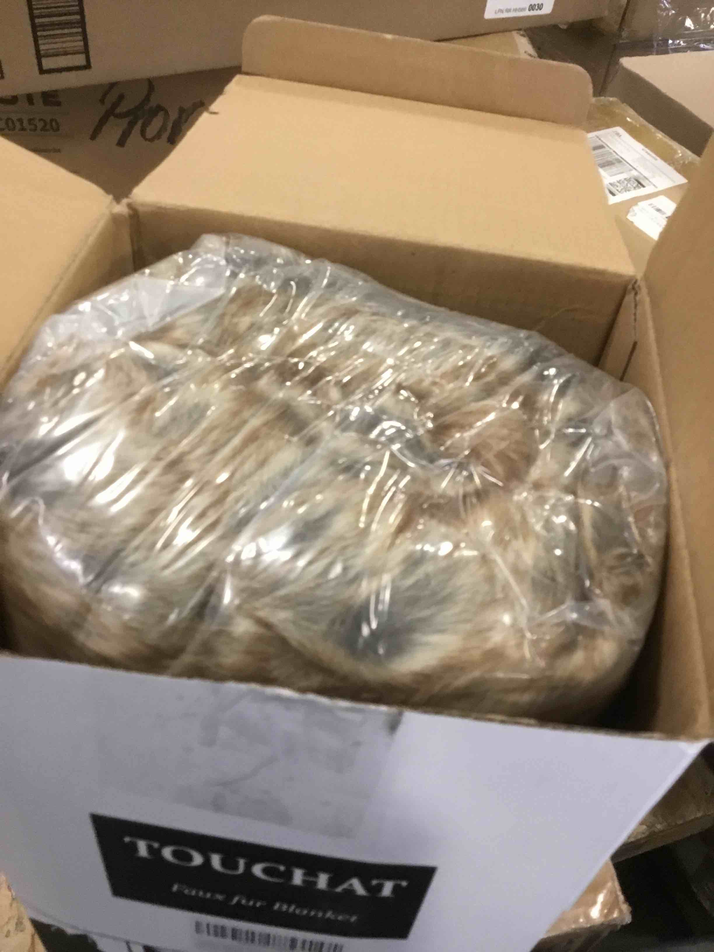 https://s3.amazonaws.com/lotting-images-prod/bidfta/BLU4946195_1704473268863.jpeg