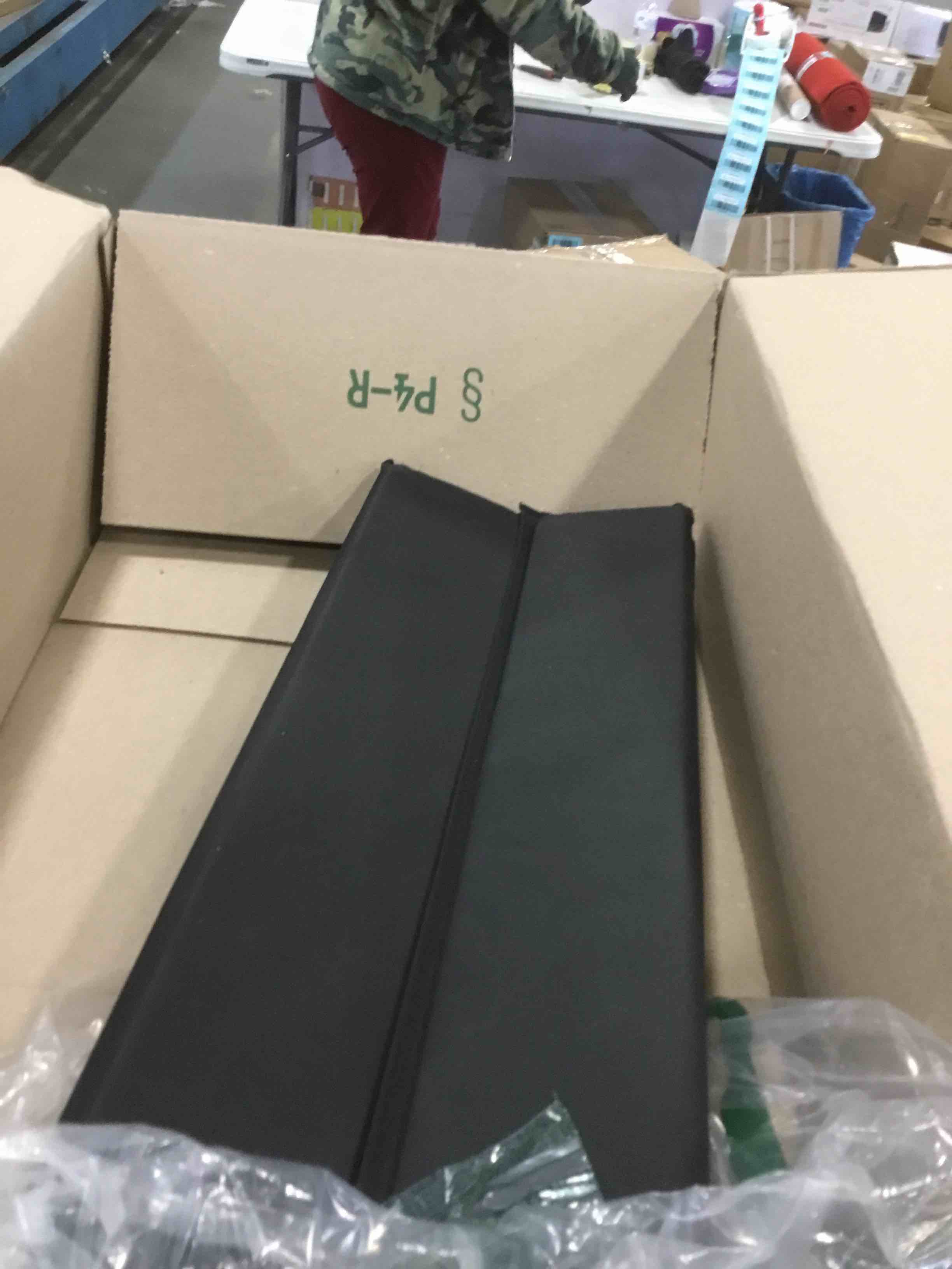 https://s3.amazonaws.com/lotting-images-prod/bidfta/BLU4946216_1704475594765.jpeg