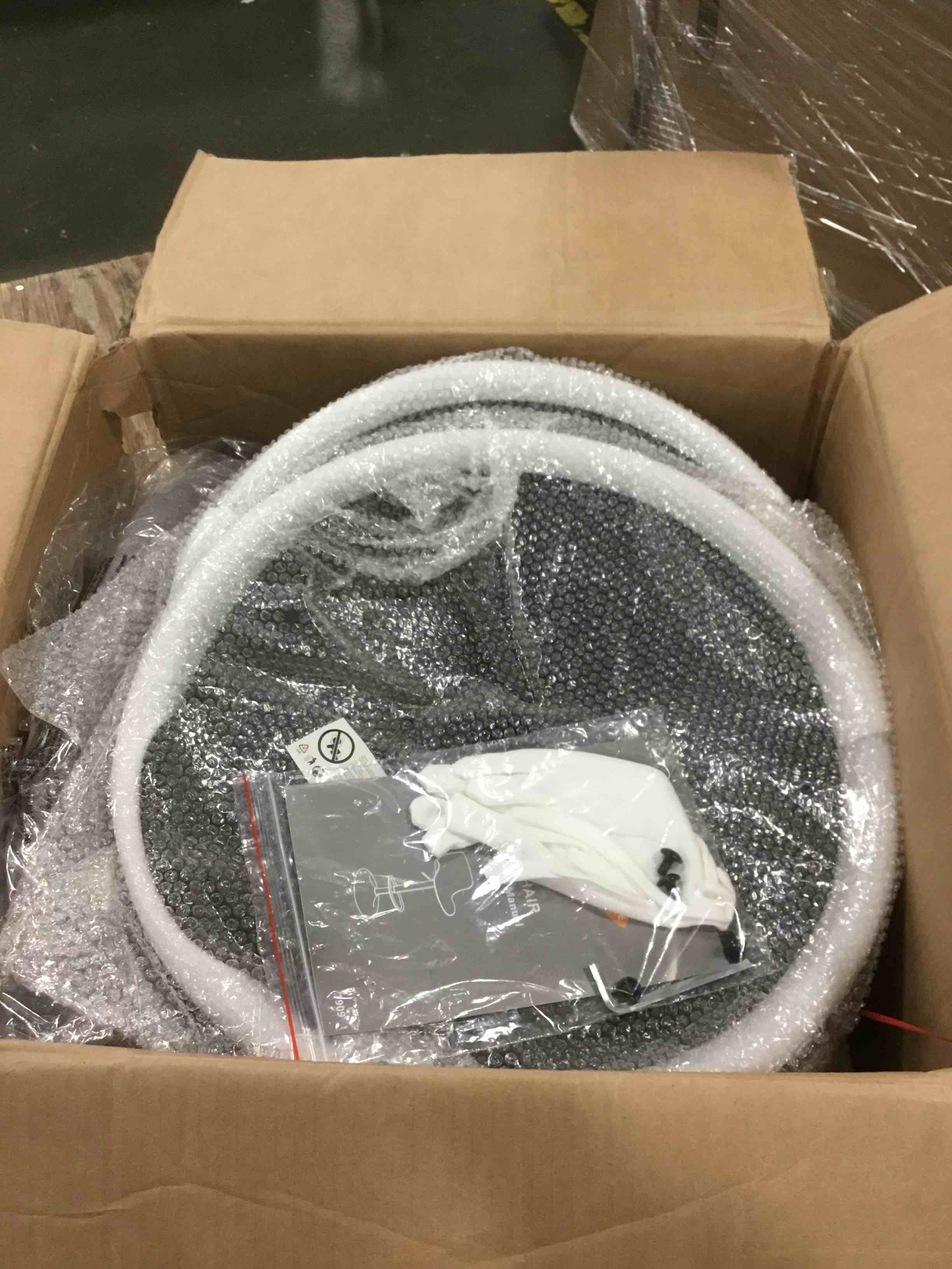 https://s3.amazonaws.com/lotting-images-prod/bidfta/BLU4946327_1704715664411.jpeg