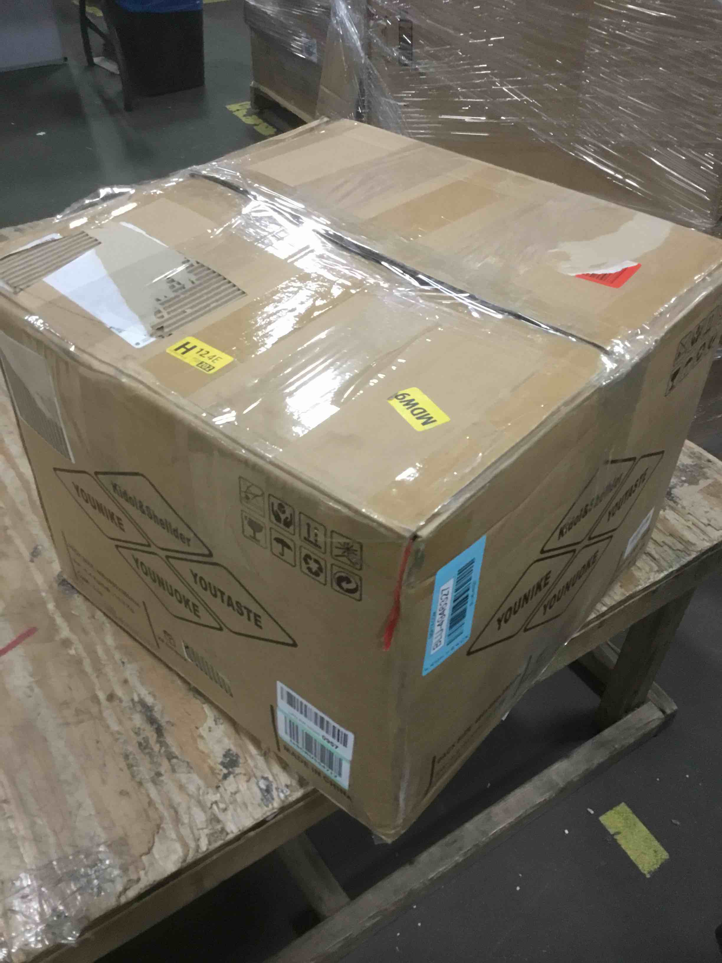 https://s3.amazonaws.com/lotting-images-prod/bidfta/BLU4946327_1704715725916.jpeg