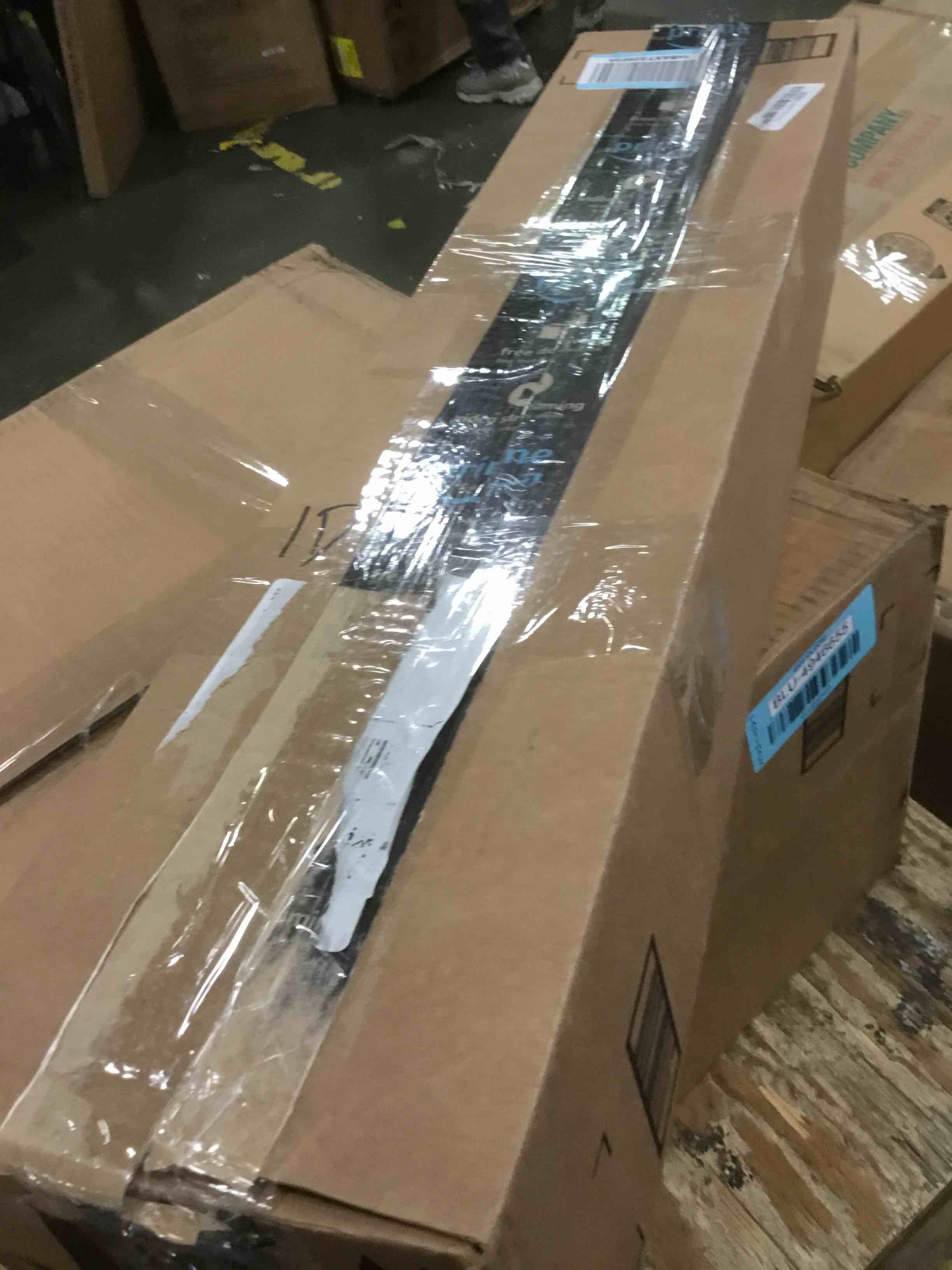 https://s3.amazonaws.com/lotting-images-prod/bidfta/BLU4946656_1704986791978.jpeg