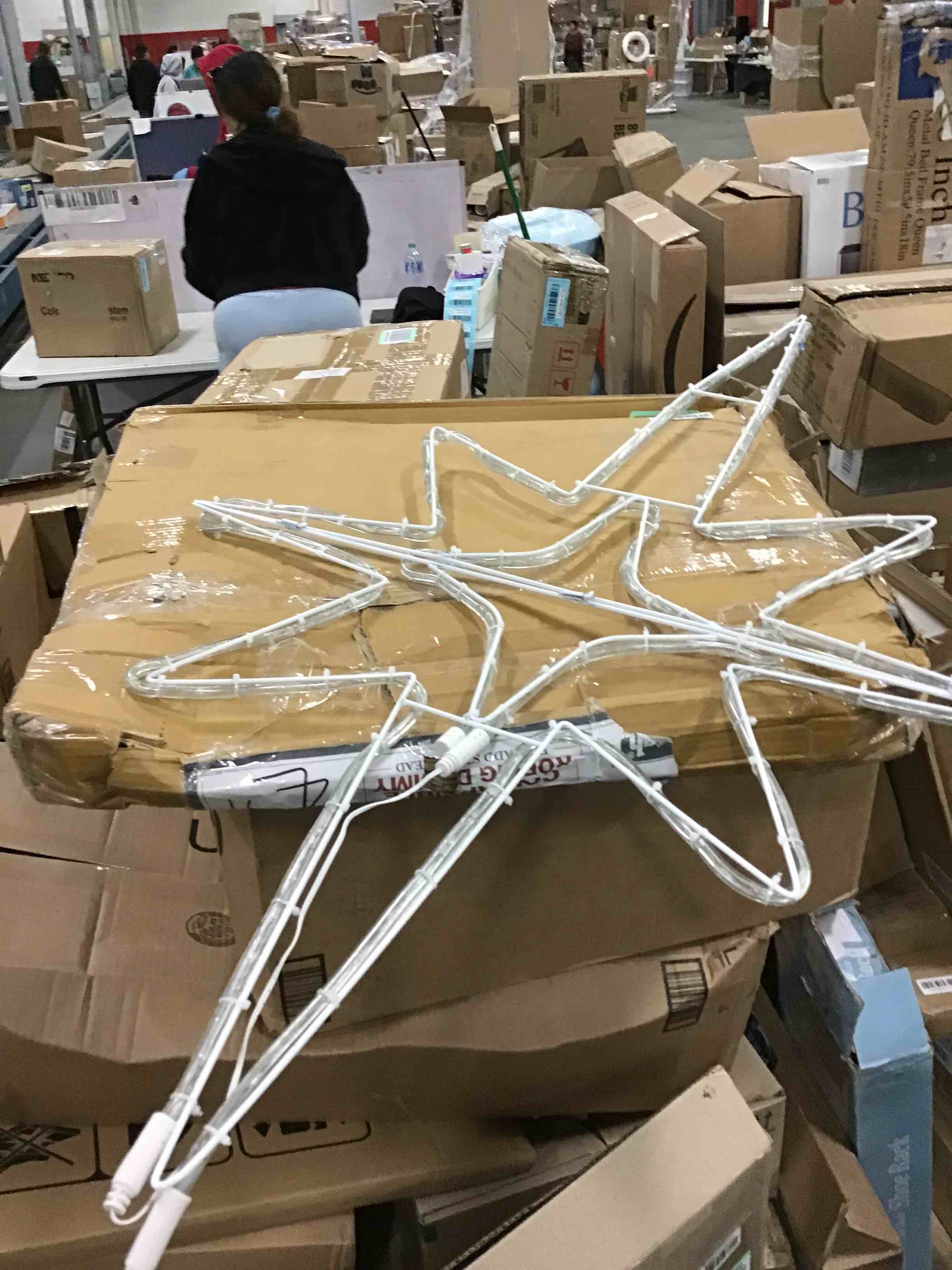 https://s3.amazonaws.com/lotting-images-prod/bidfta/BLU4946795_1705064835643.jpeg