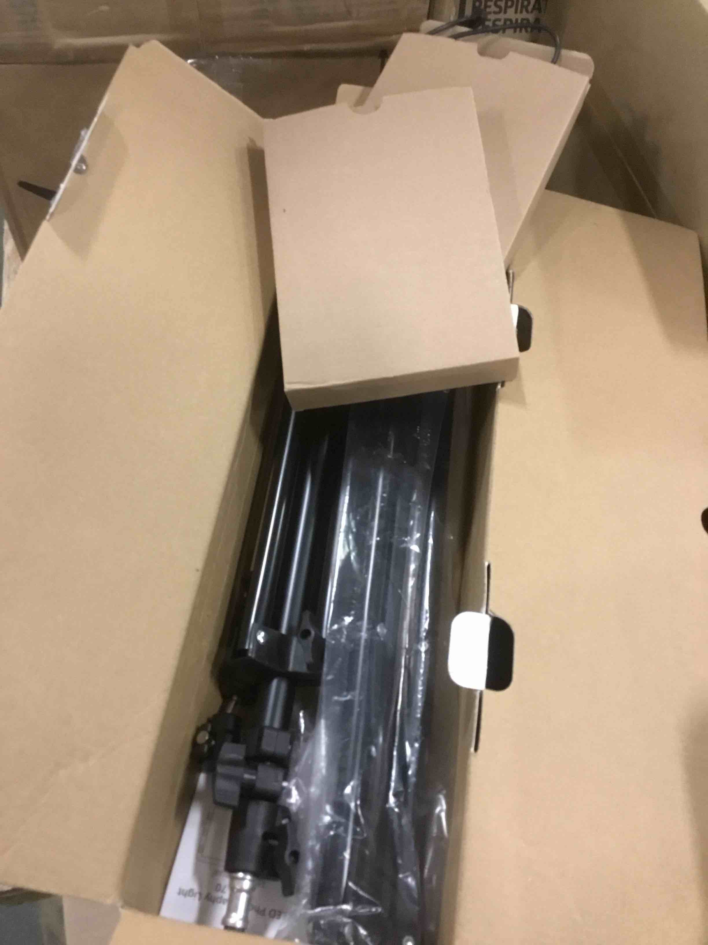 https://s3.amazonaws.com/lotting-images-prod/bidfta/BLU4946961_1705090866338.jpeg