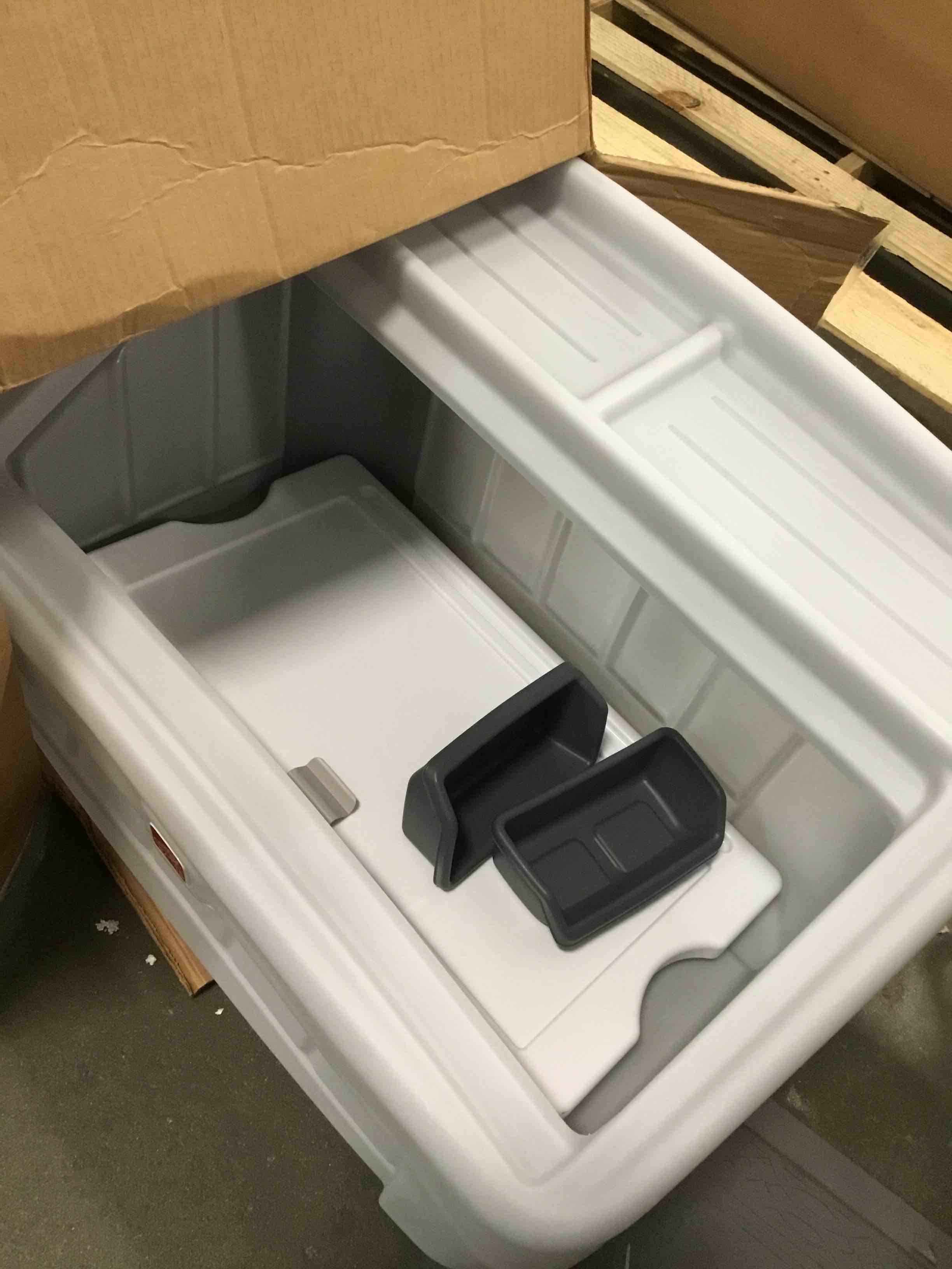 https://s3.amazonaws.com/lotting-images-prod/bidfta/BLU4947907_1704746602996.jpeg