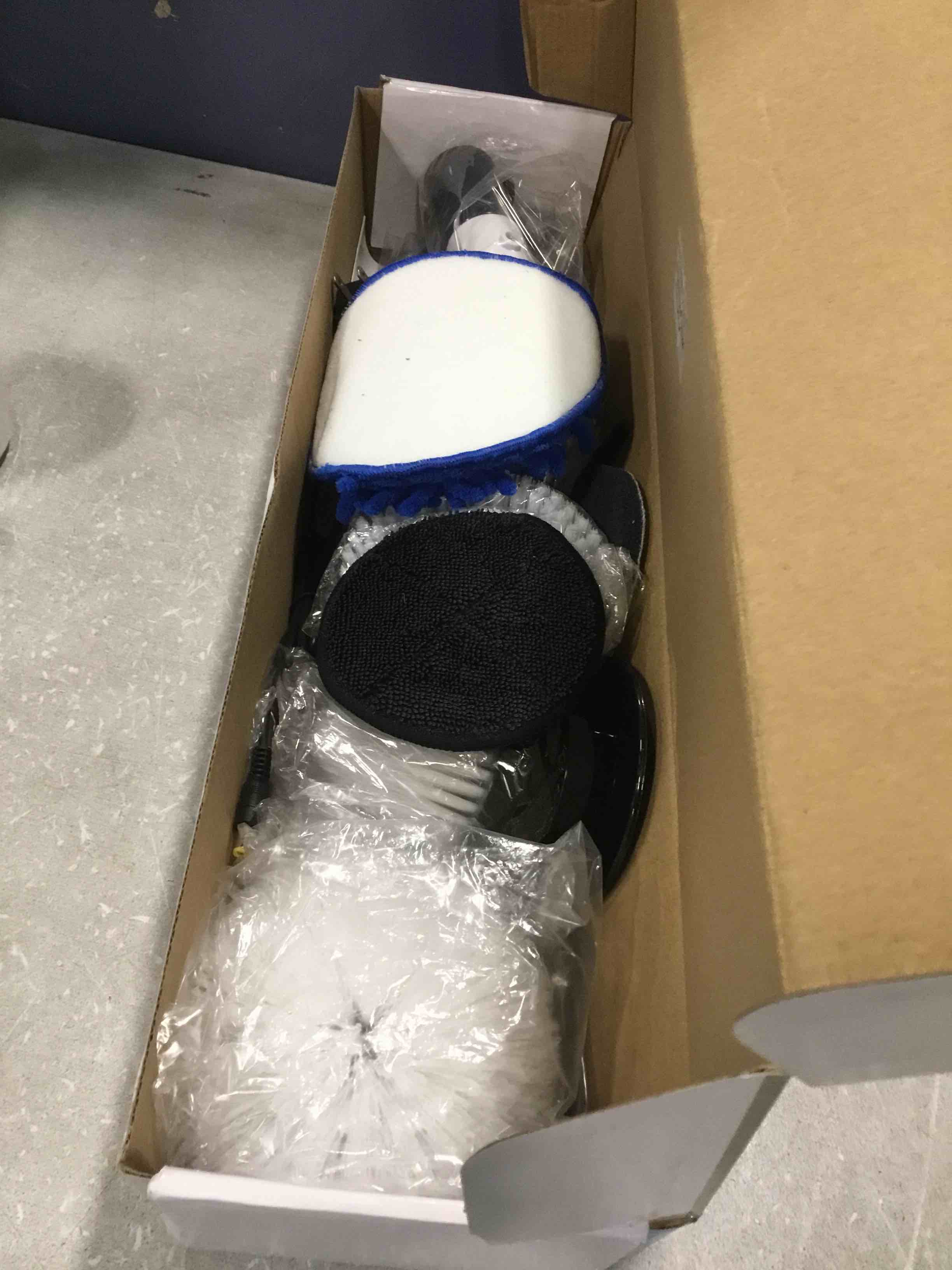 https://s3.amazonaws.com/lotting-images-prod/bidfta/BLU4947946_1704890880327.jpeg