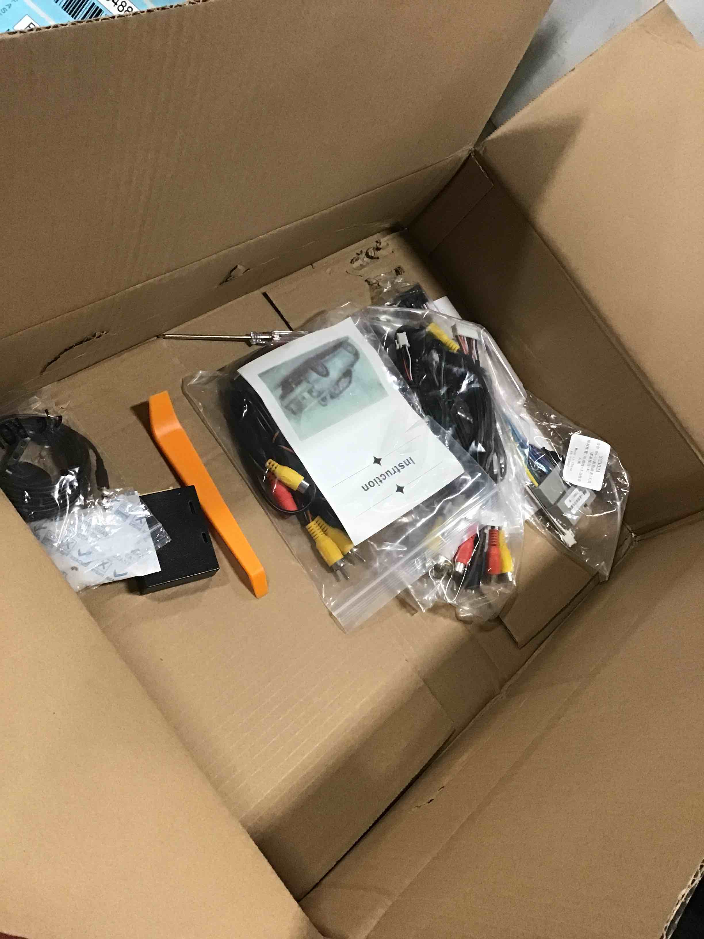 https://s3.amazonaws.com/lotting-images-prod/bidfta/BLU4948824_1705407113902.jpeg