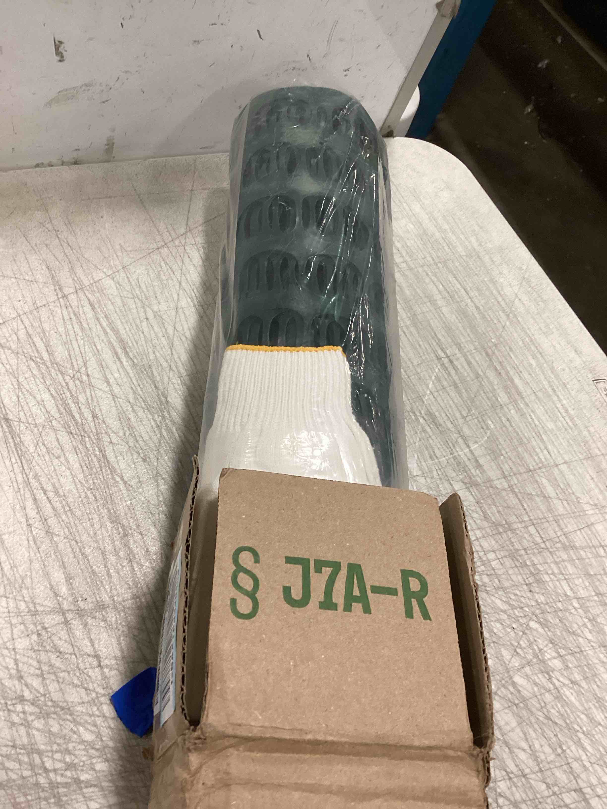 https://s3.amazonaws.com/lotting-images-prod/bidfta/BLU4948963_1704459095220.jpeg