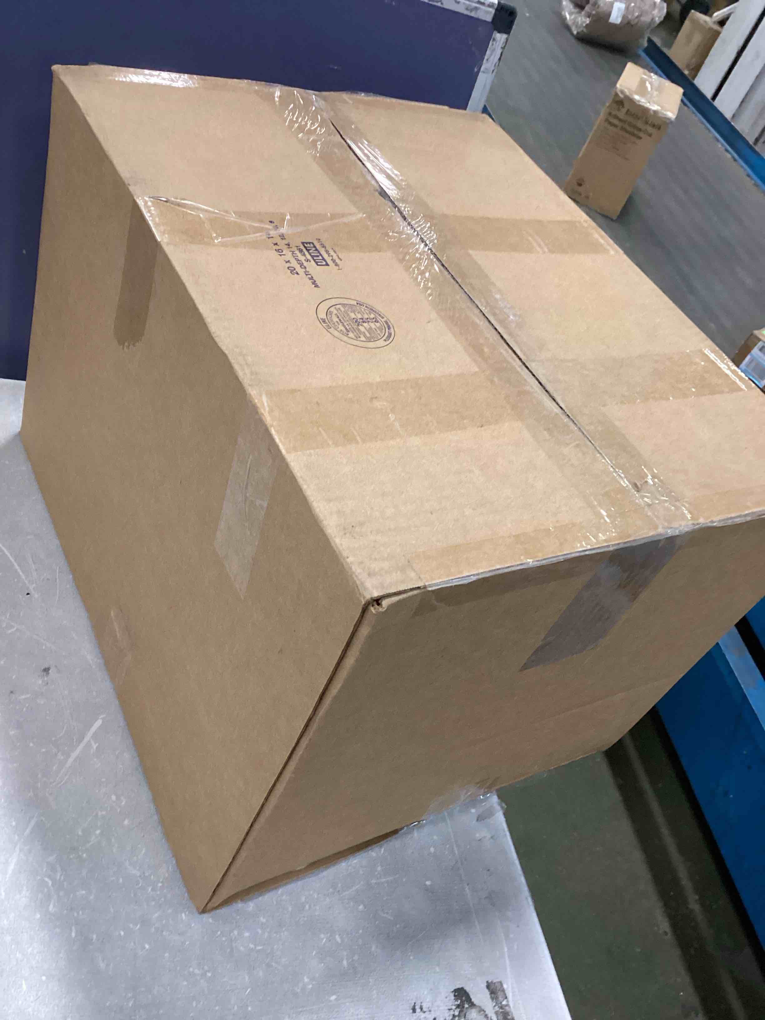 https://s3.amazonaws.com/lotting-images-prod/bidfta/BLU4949221_1704549727664.jpeg