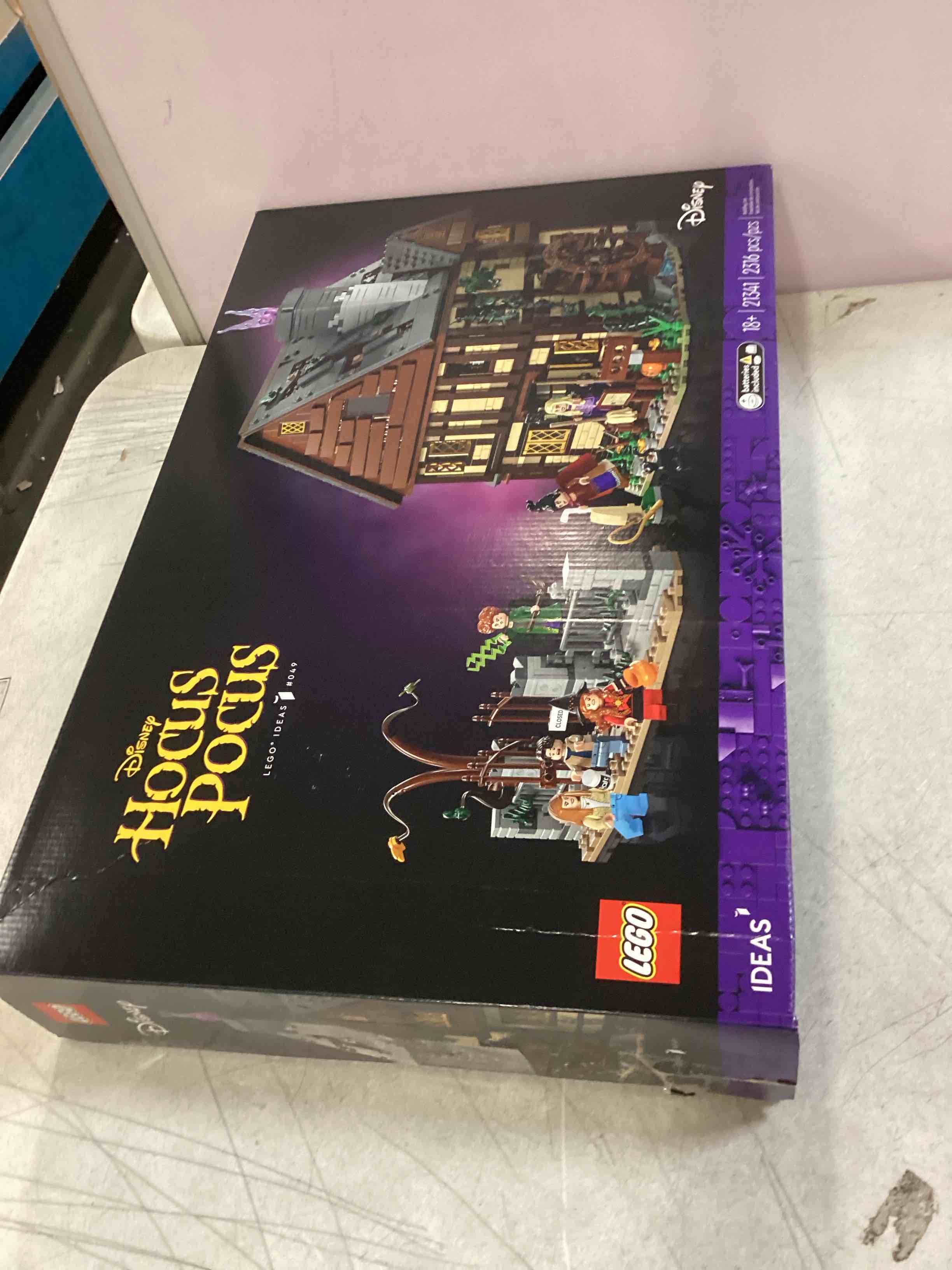 https://s3.amazonaws.com/lotting-images-prod/bidfta/BLU4949366_1704809908978.jpeg