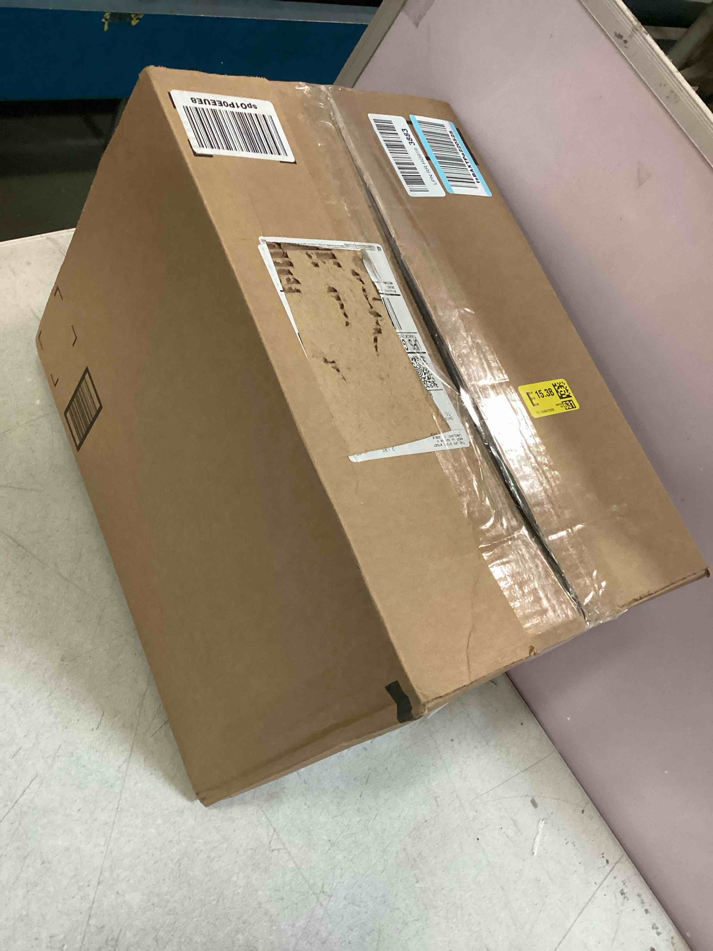 https://s3.amazonaws.com/lotting-images-prod/bidfta/BLU4949383_1704811725861.jpeg