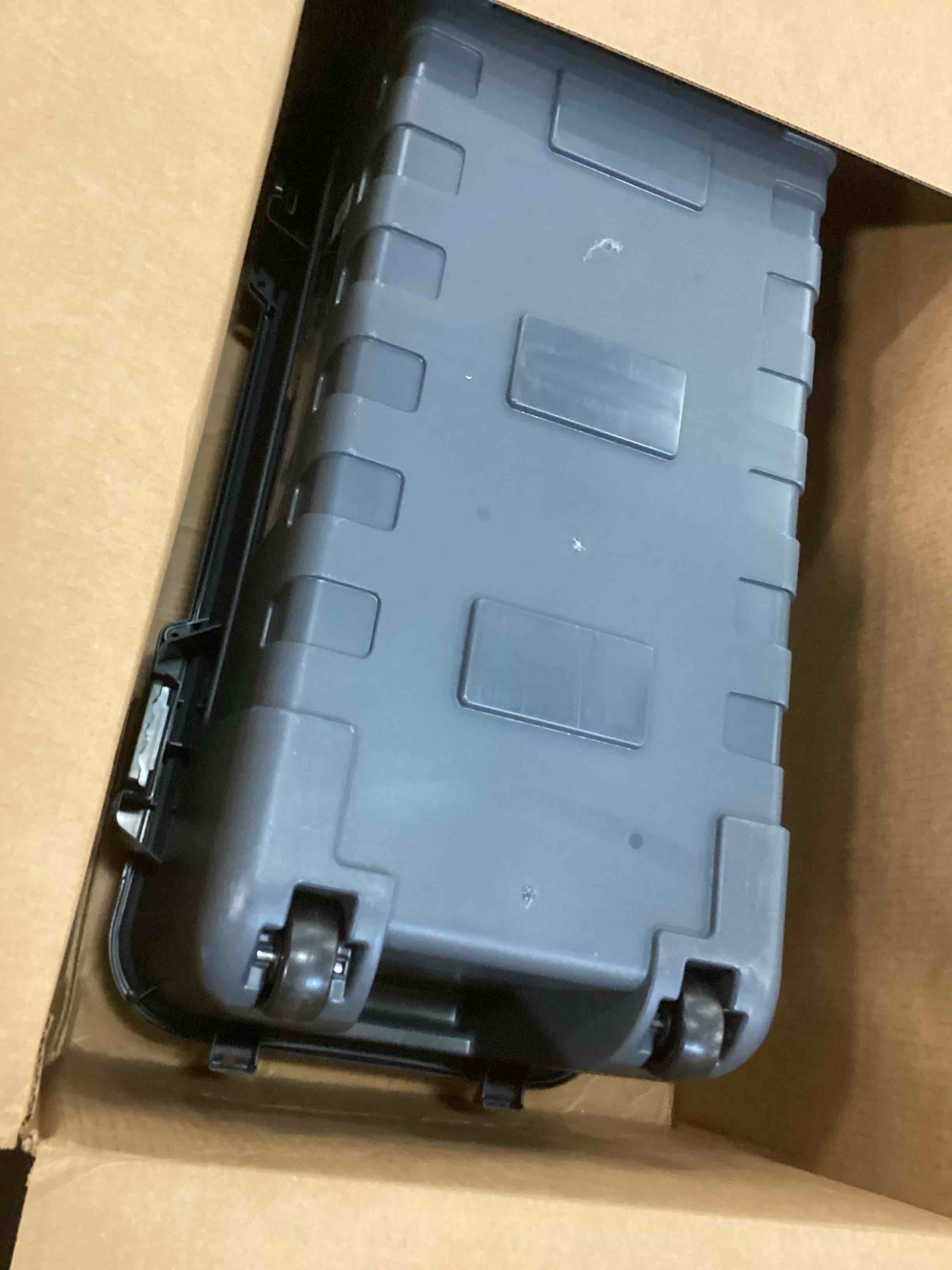 https://s3.amazonaws.com/lotting-images-prod/bidfta/BLU4949691_1704914225602.jpeg