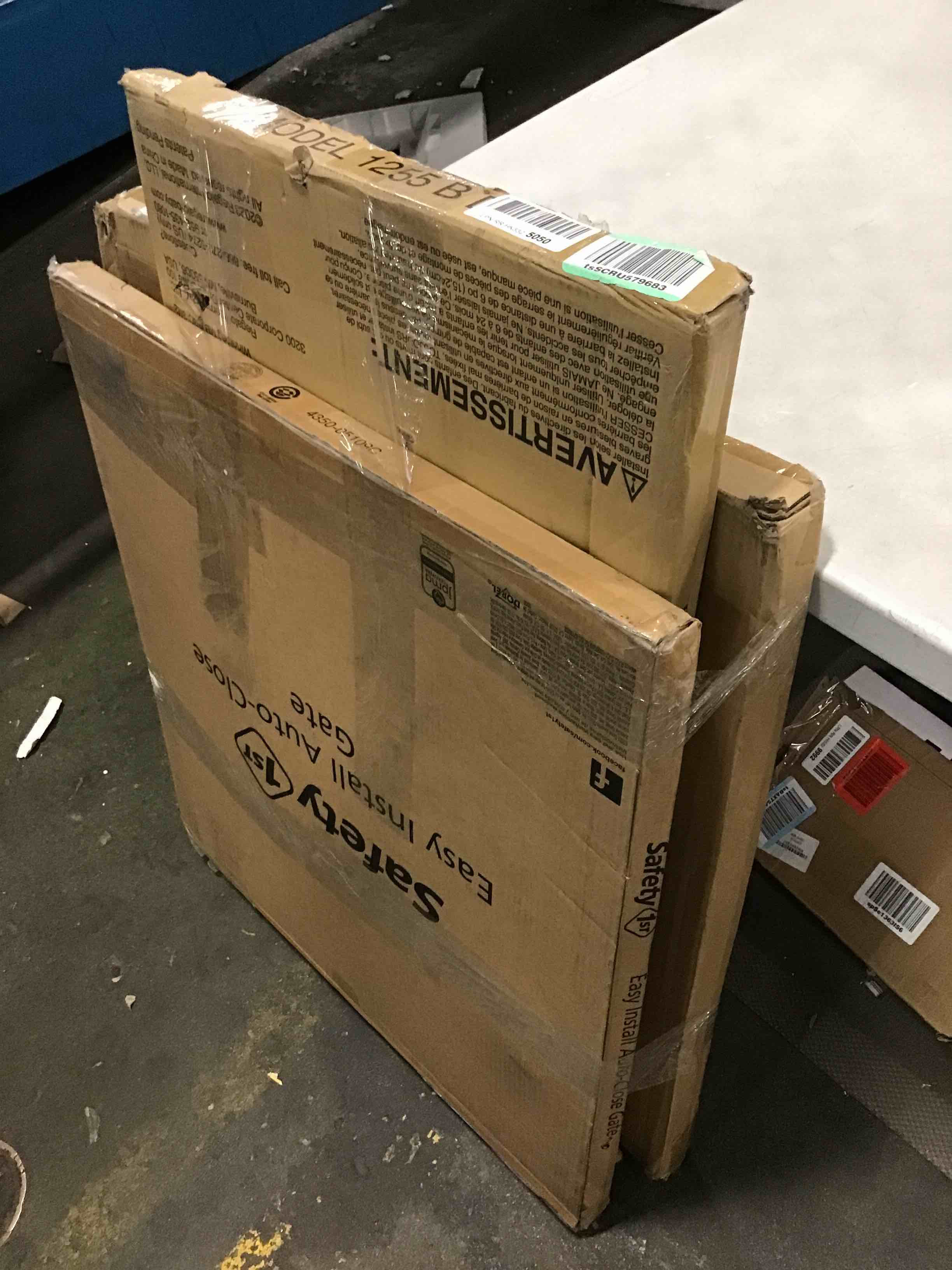 https://s3.amazonaws.com/lotting-images-prod/bidfta/BLU4949928_1705087763704.jpeg