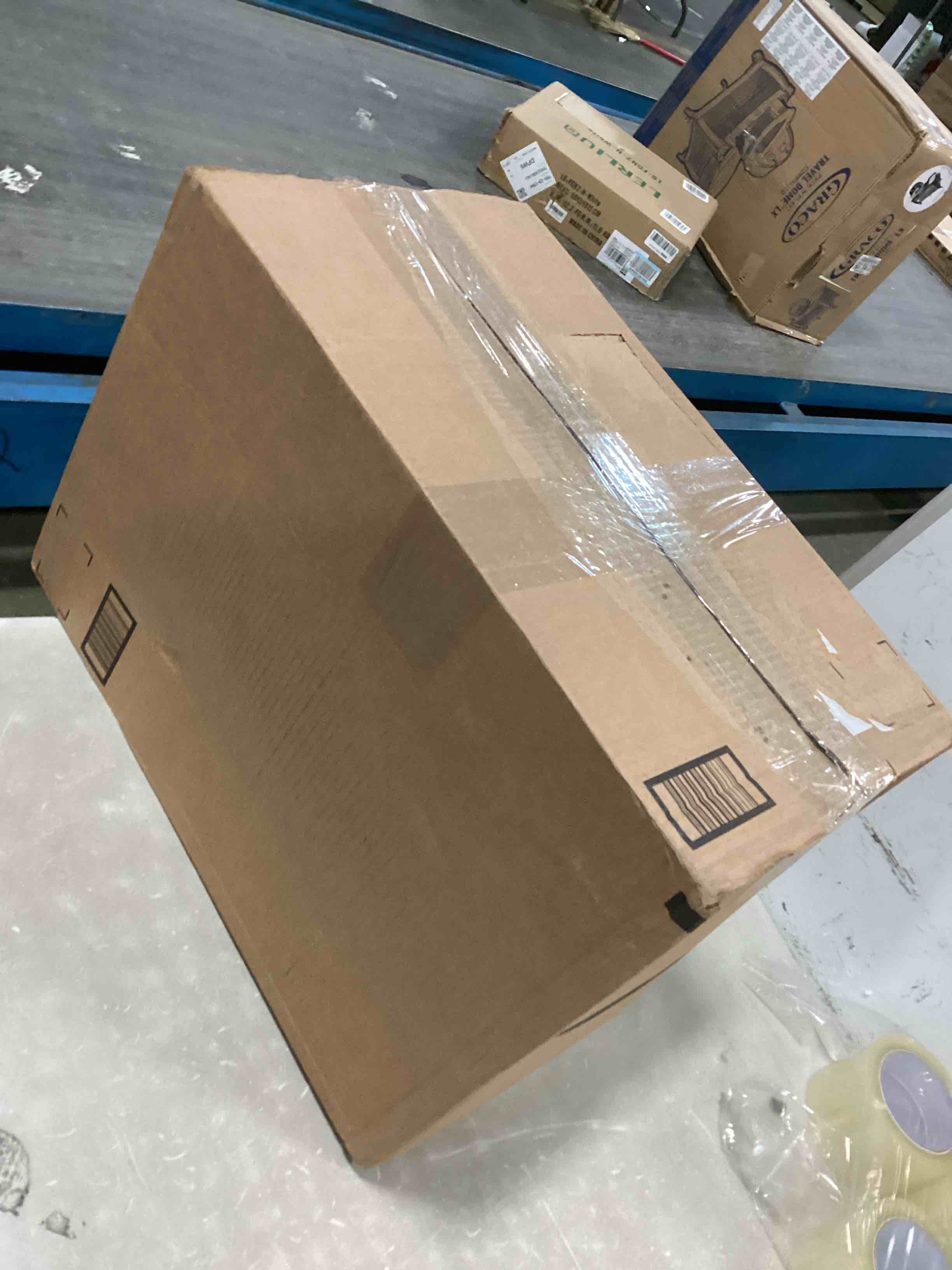 https://s3.amazonaws.com/lotting-images-prod/bidfta/BLU4950011_1705150870745.jpeg