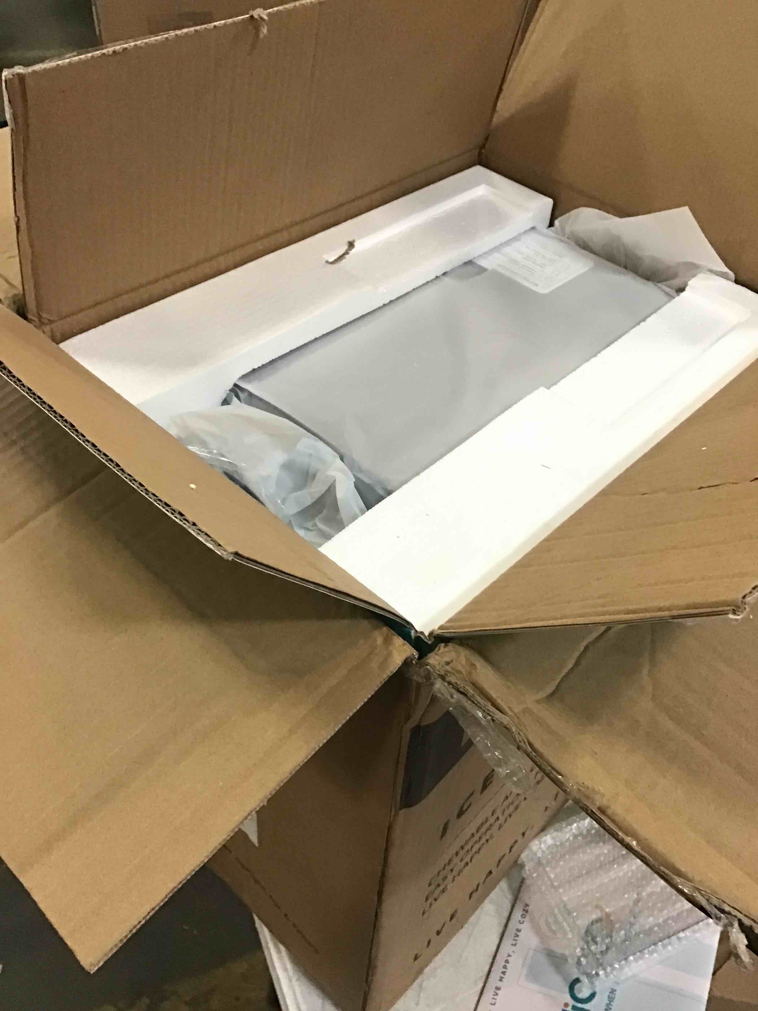 https://s3.amazonaws.com/lotting-images-prod/bidfta/BLU4950464_1704387592927.jpeg