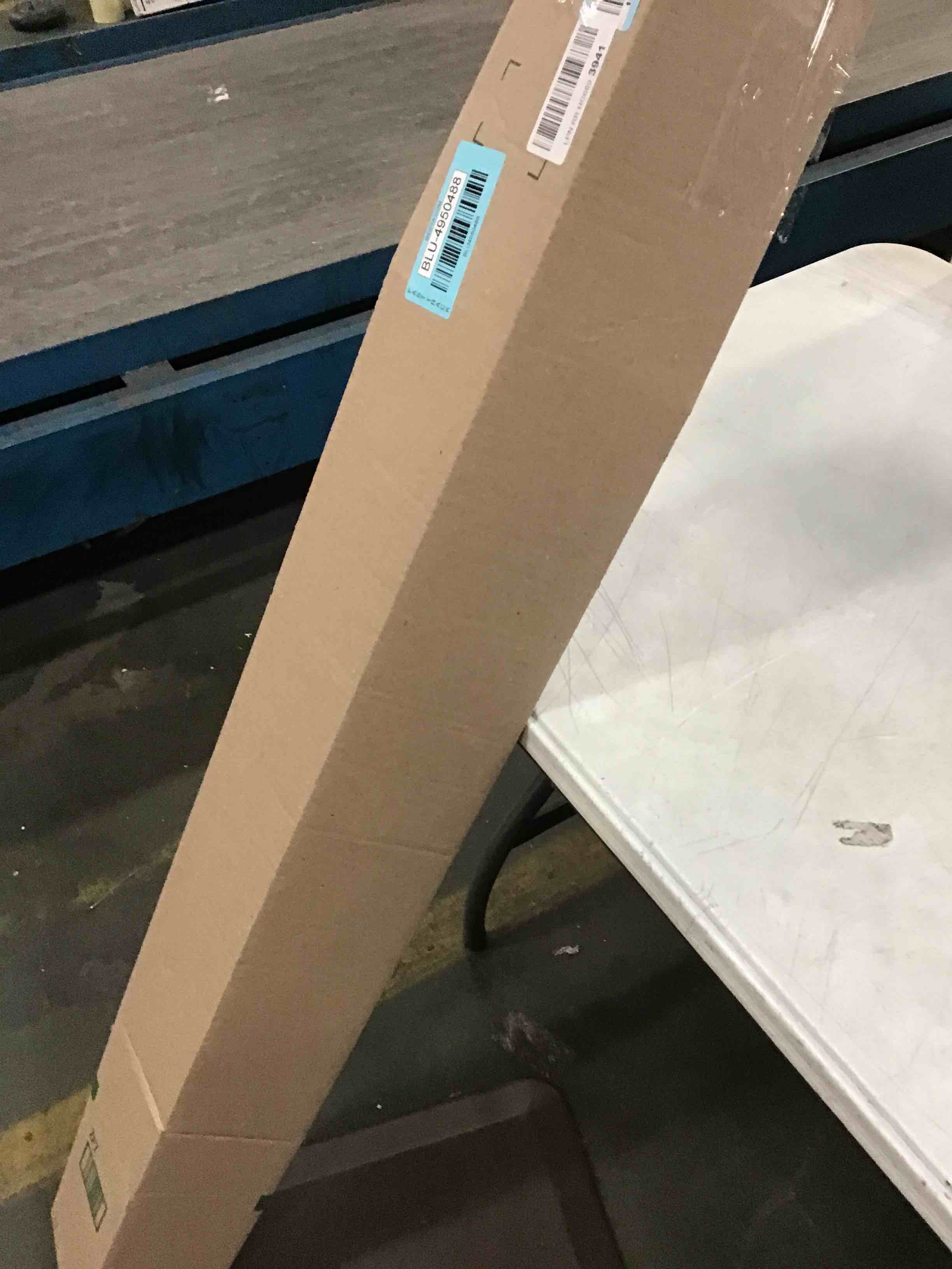 https://s3.amazonaws.com/lotting-images-prod/bidfta/BLU4950488_1704392783134.jpeg