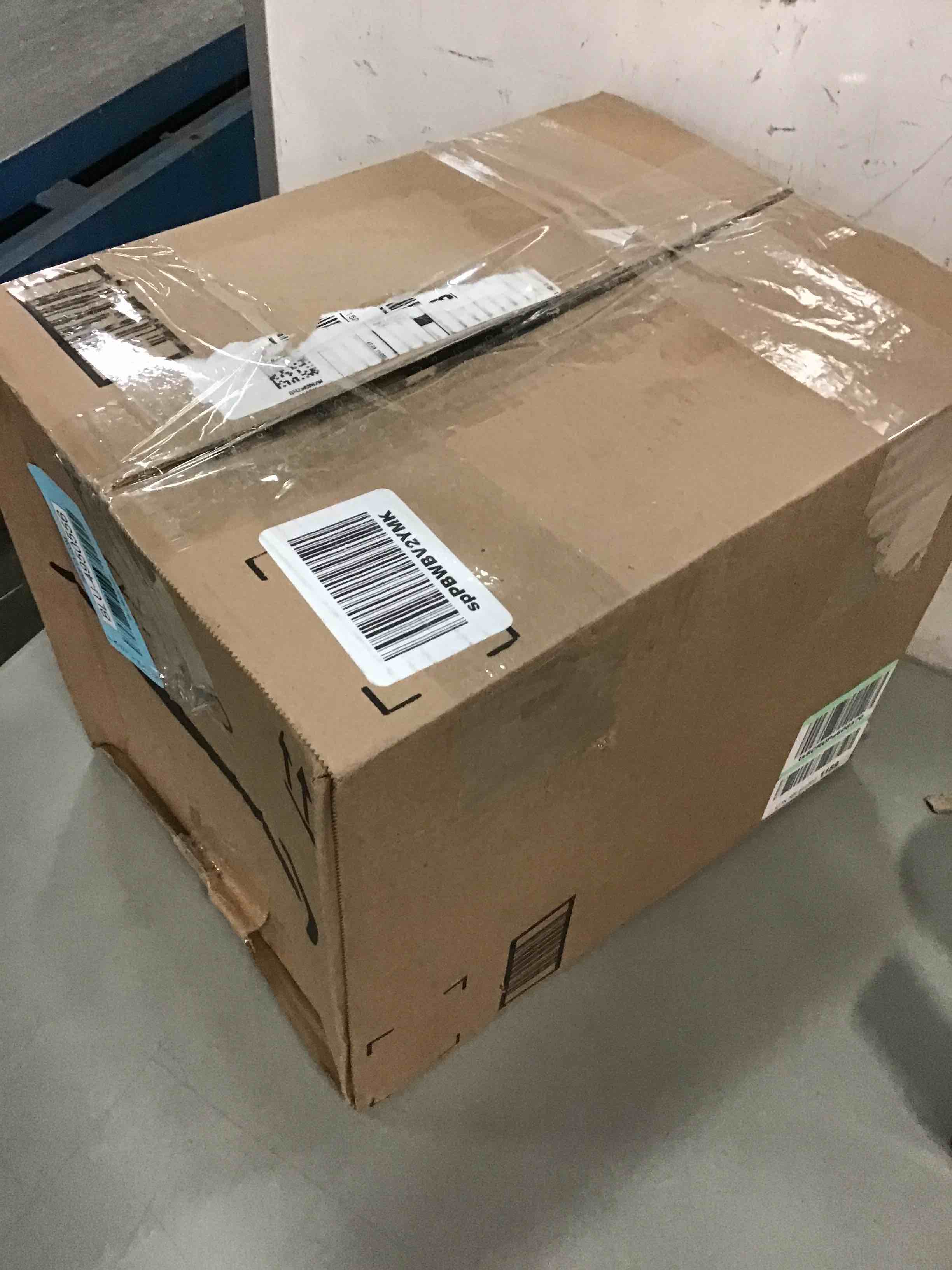https://s3.amazonaws.com/lotting-images-prod/bidfta/BLU4950556_1704457363394.jpeg