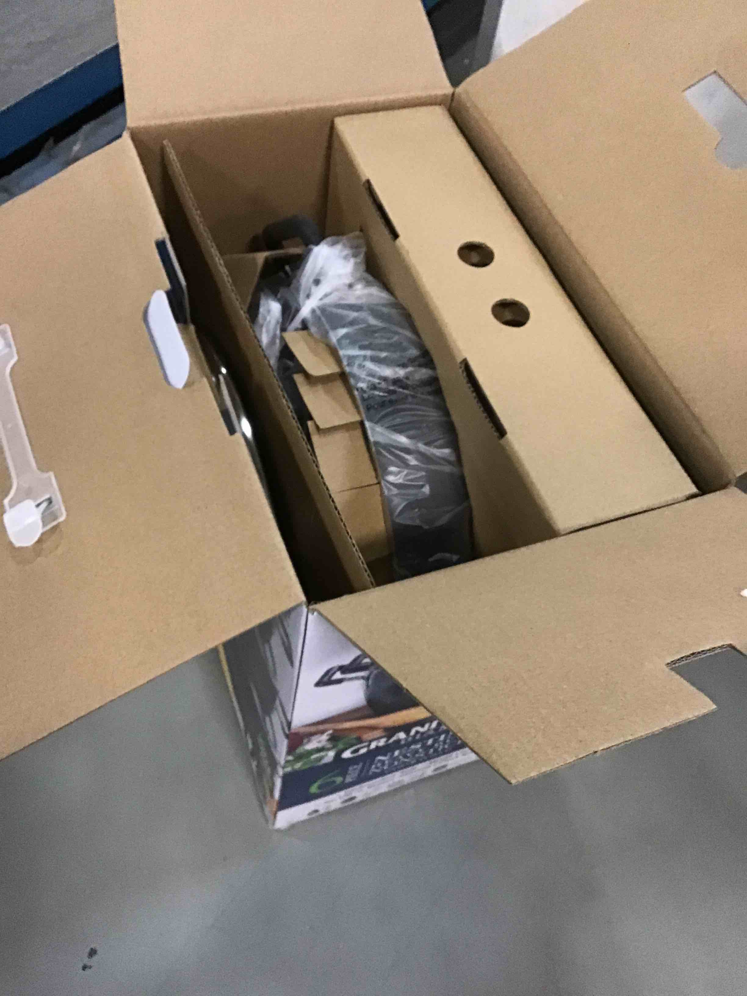 https://s3.amazonaws.com/lotting-images-prod/bidfta/BLU4950568_1704458342463.jpeg