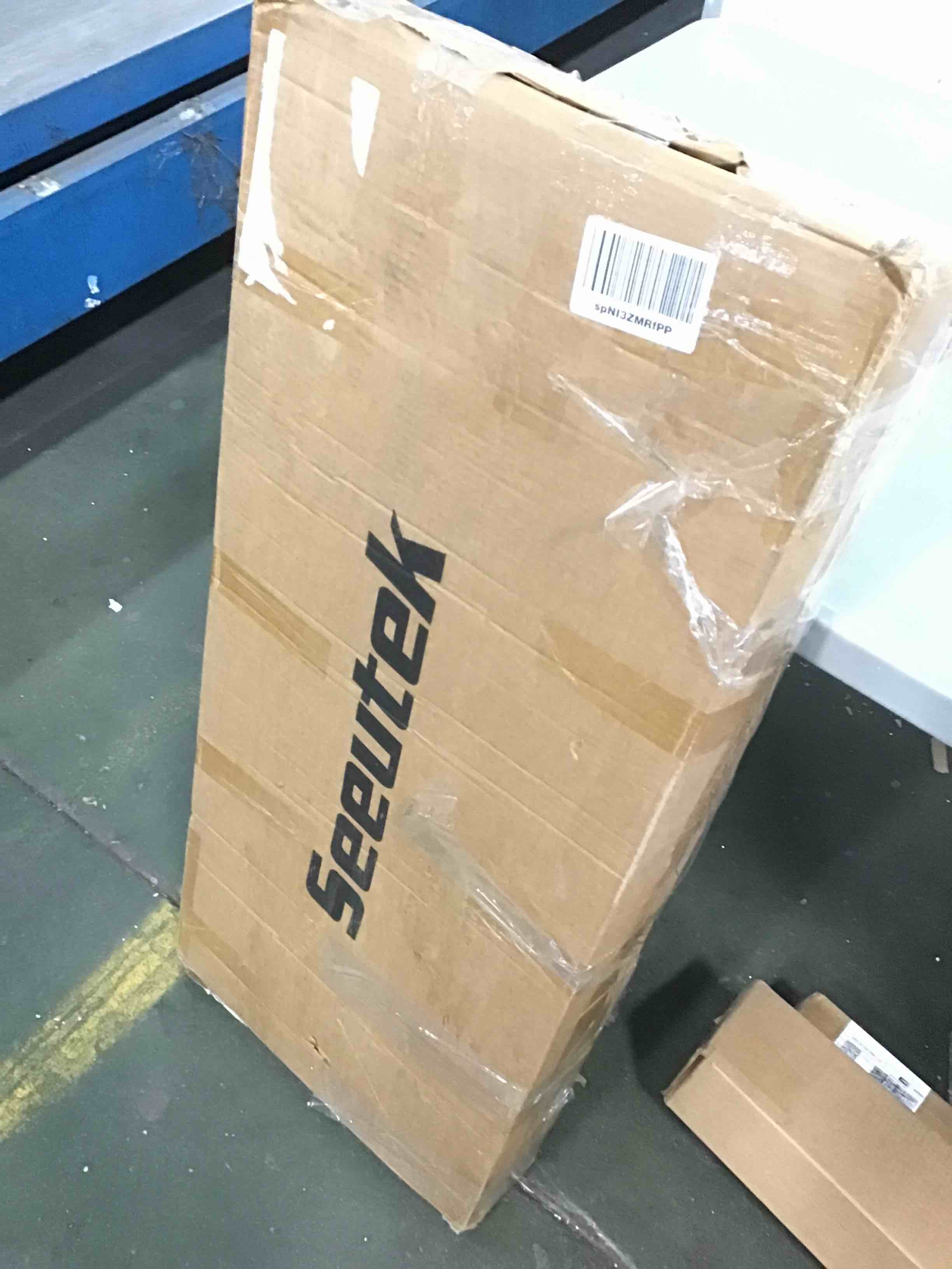 https://s3.amazonaws.com/lotting-images-prod/bidfta/BLU4950606_1704463019765.jpeg
