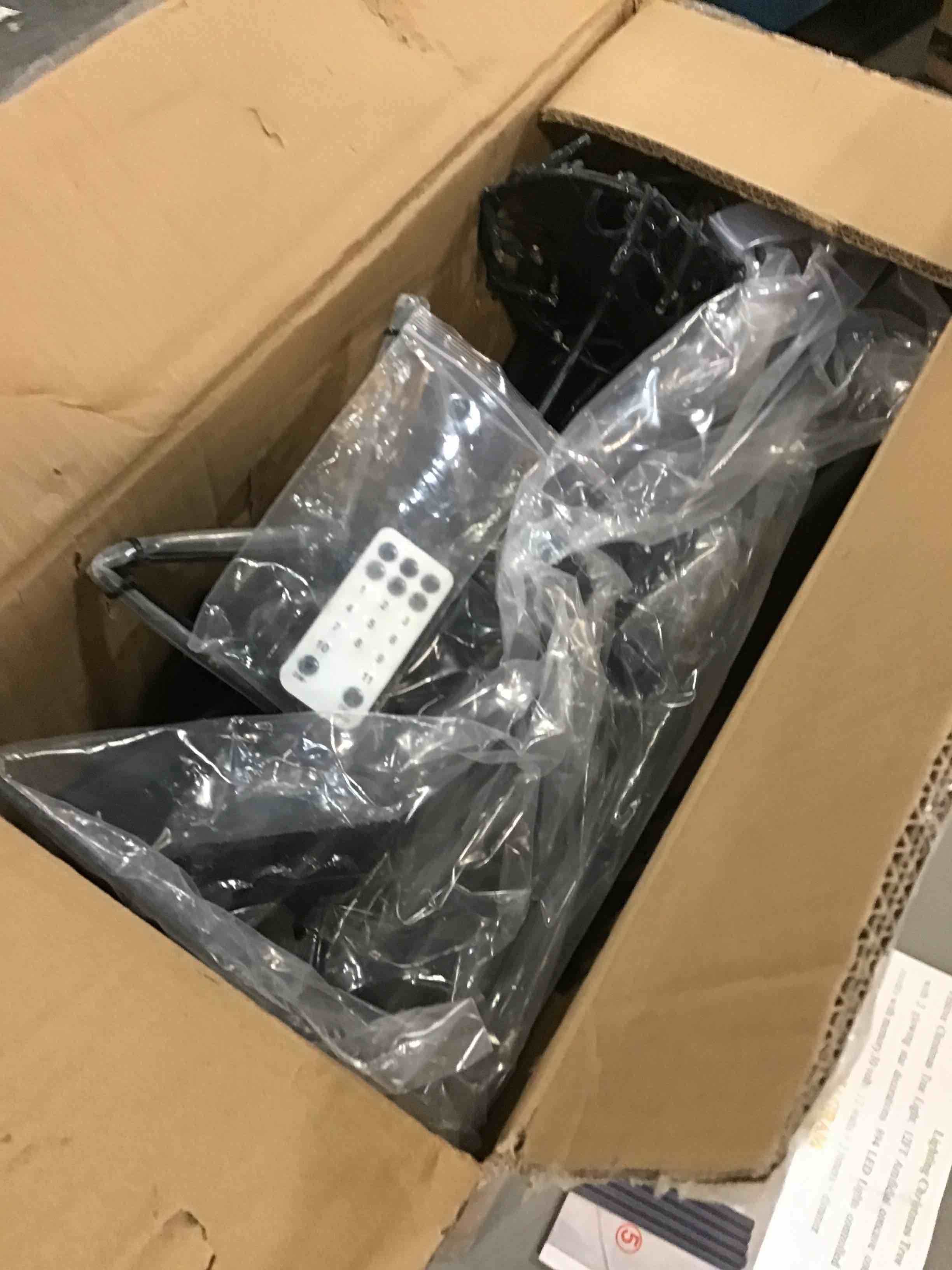 https://s3.amazonaws.com/lotting-images-prod/bidfta/BLU4950658_1704470281415.jpeg