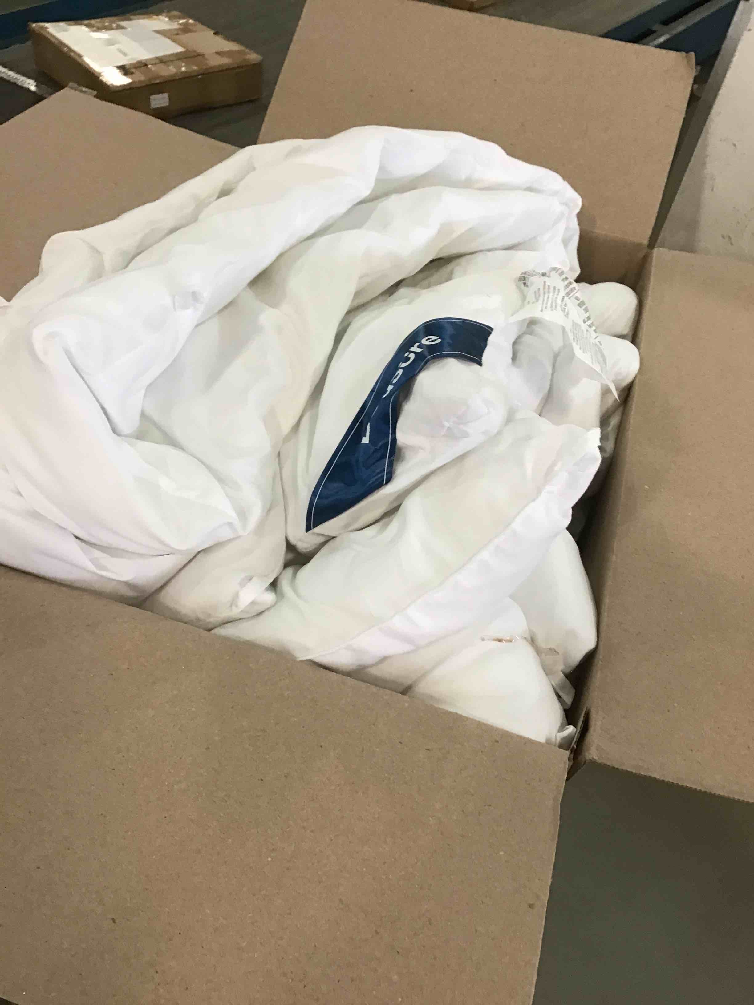 https://s3.amazonaws.com/lotting-images-prod/bidfta/BLU4950677_1704471669880.jpeg