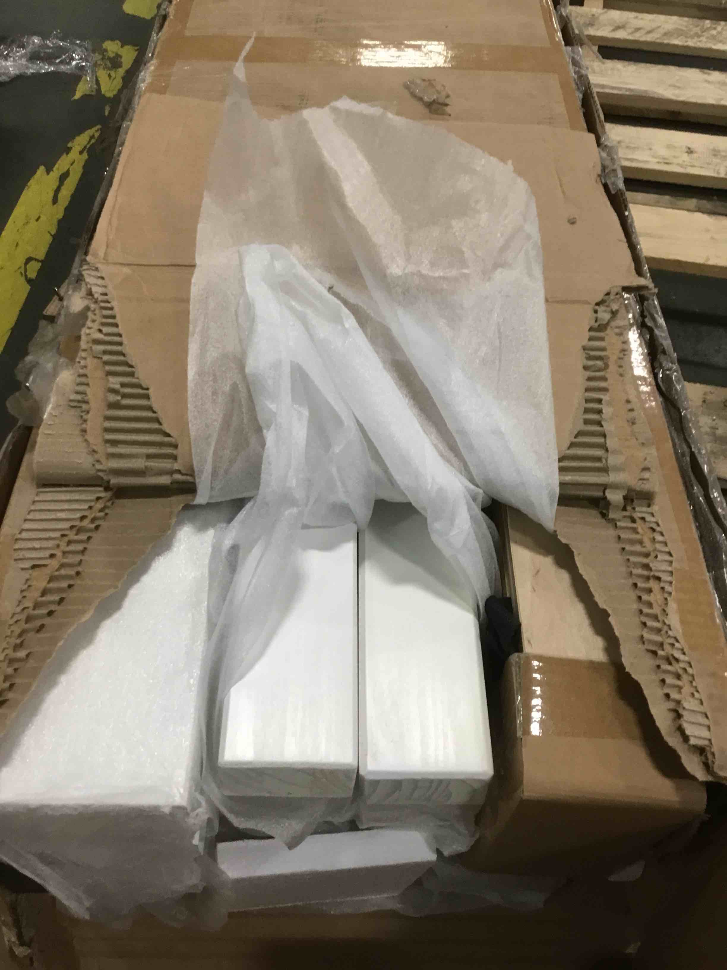 https://s3.amazonaws.com/lotting-images-prod/bidfta/BLU4951015_1704746733852.jpeg
