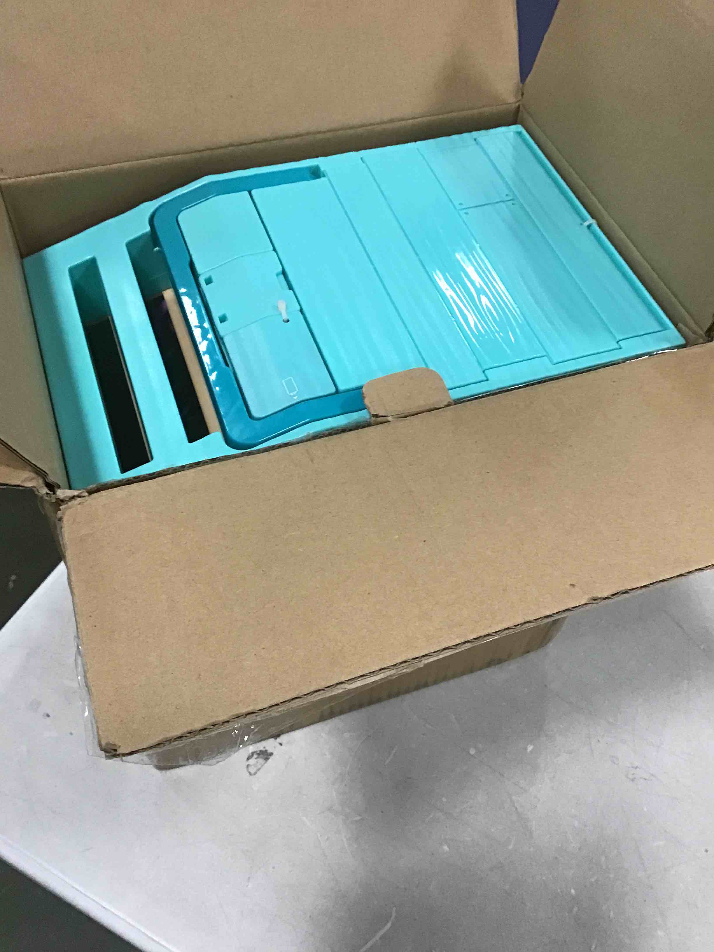 https://s3.amazonaws.com/lotting-images-prod/bidfta/BLU4951142_1704816547602.jpeg