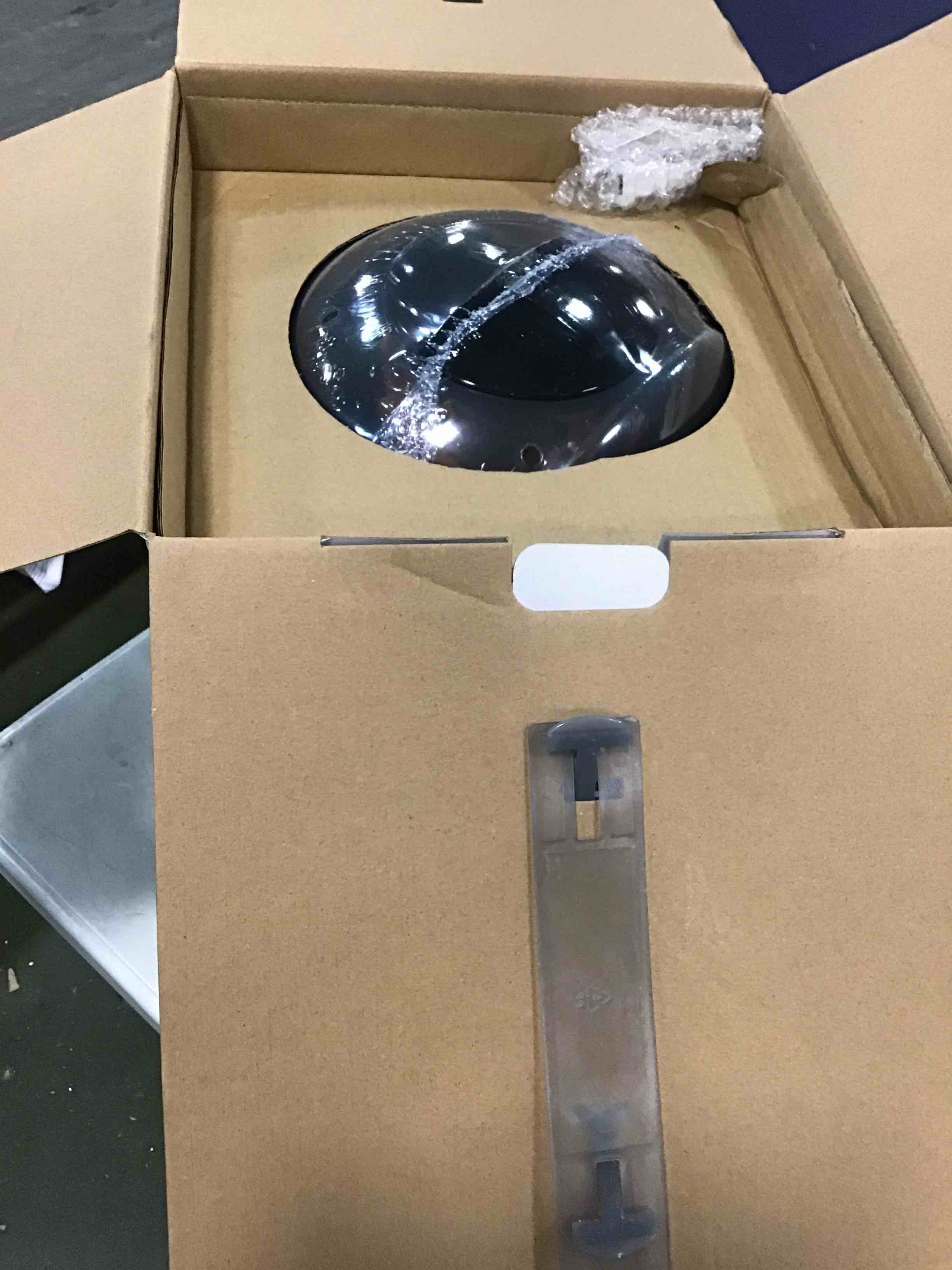 https://s3.amazonaws.com/lotting-images-prod/bidfta/BLU4951240_1704831629664.jpeg