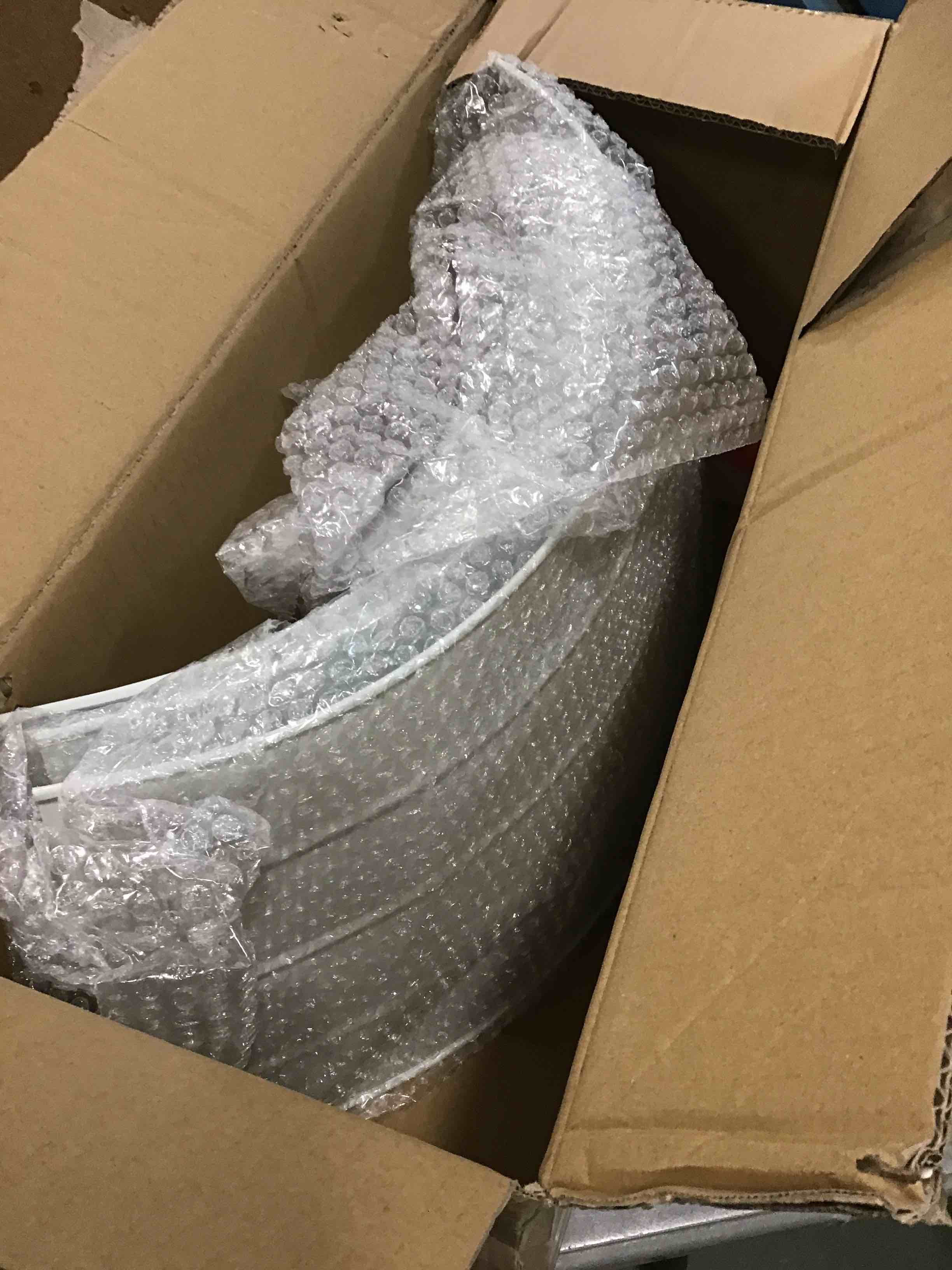 https://s3.amazonaws.com/lotting-images-prod/bidfta/BLU4951413_1704905726336.jpeg
