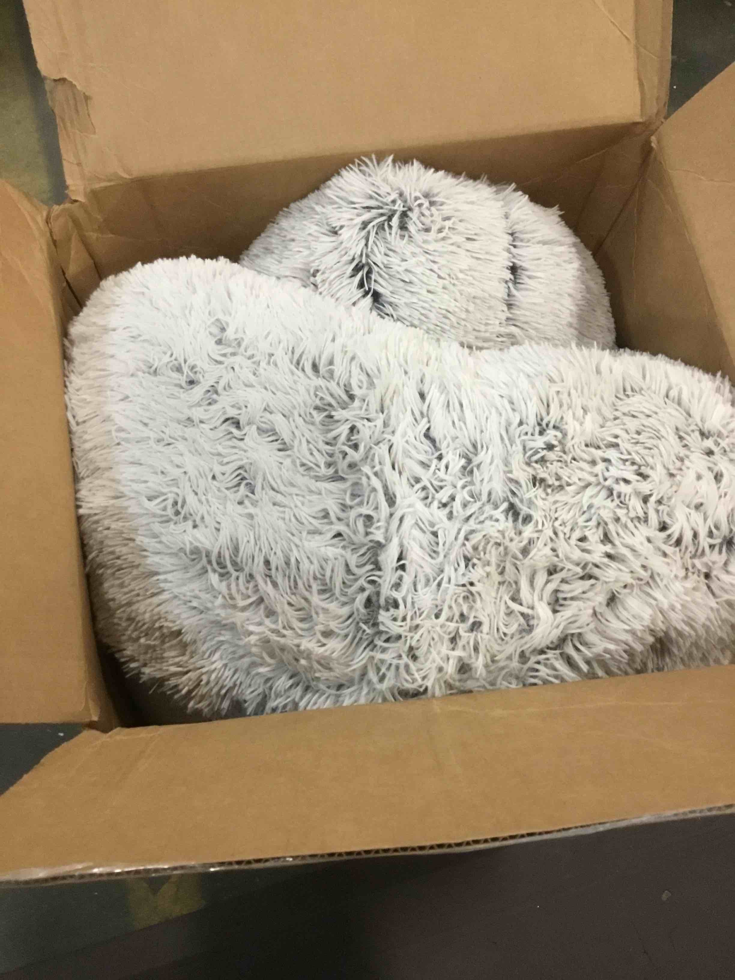 https://s3.amazonaws.com/lotting-images-prod/bidfta/BLU4951906_1705085698954.jpeg