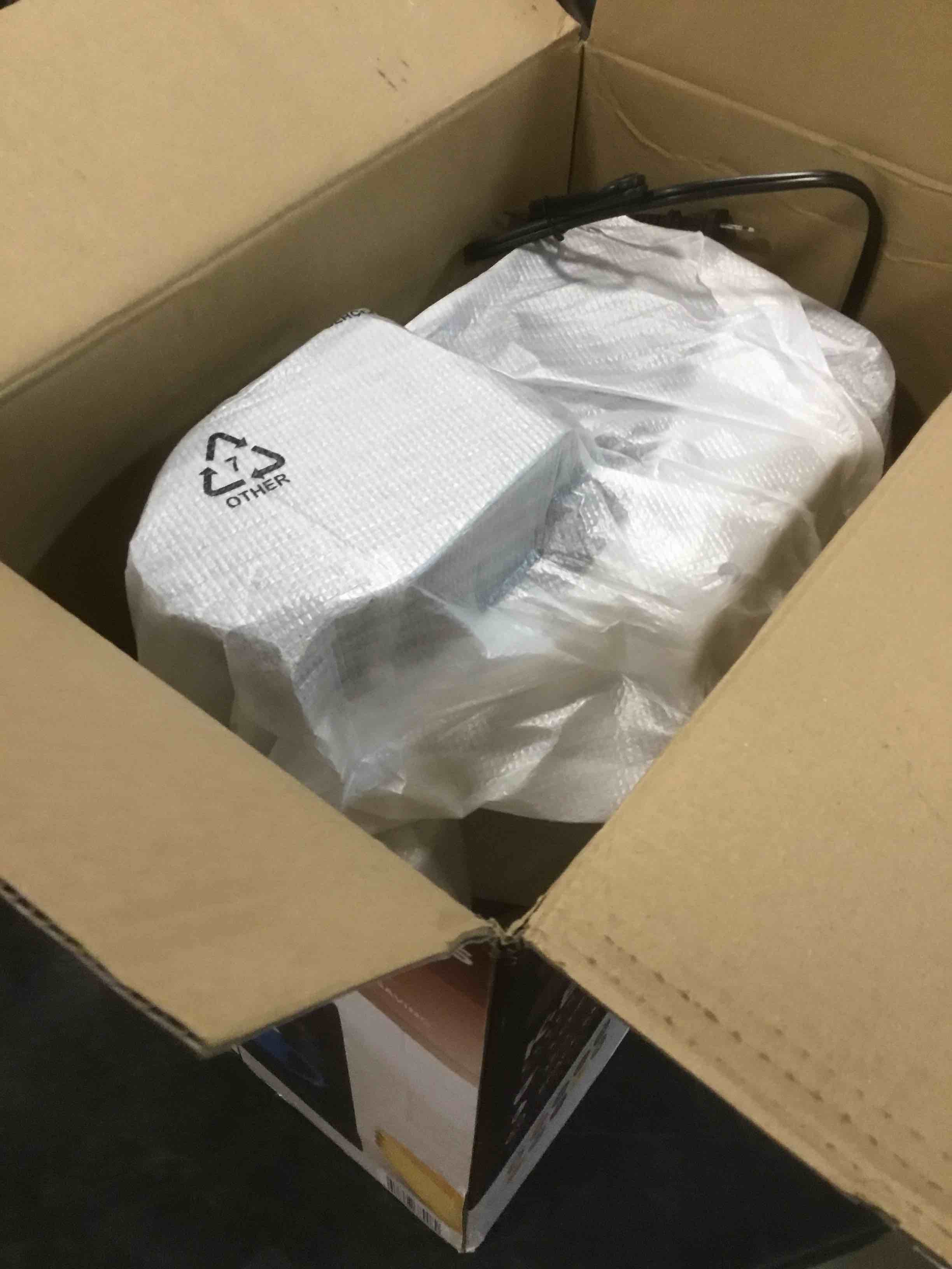 https://s3.amazonaws.com/lotting-images-prod/bidfta/BLU4951936_1705089147364.jpeg