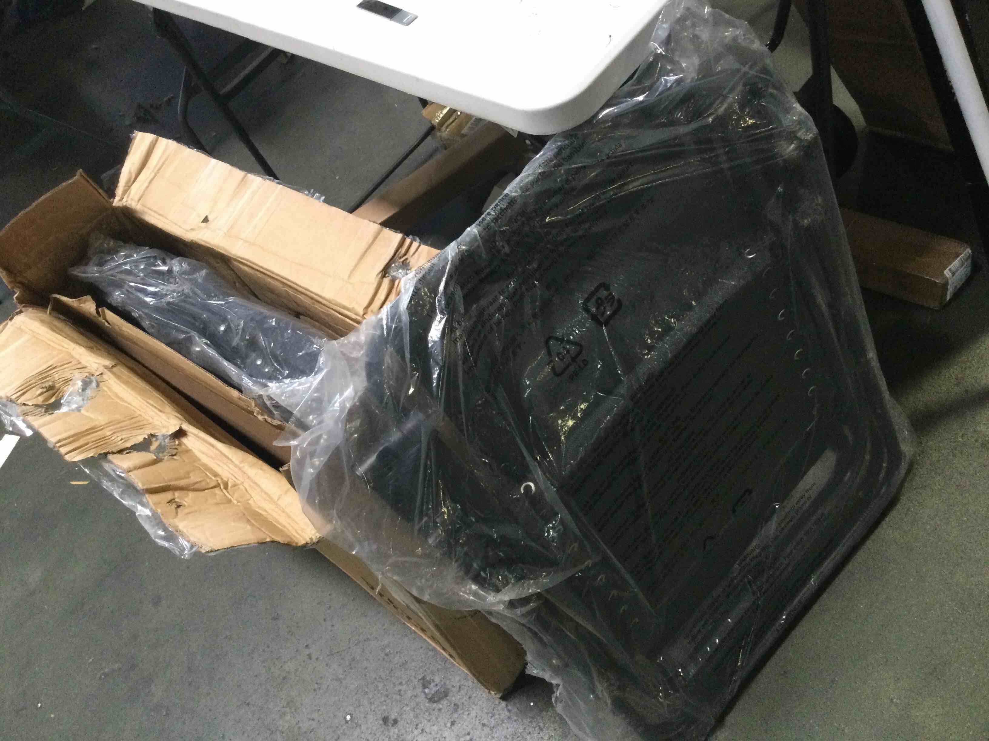 https://s3.amazonaws.com/lotting-images-prod/bidfta/BLU4951994_1694629214391.jpeg