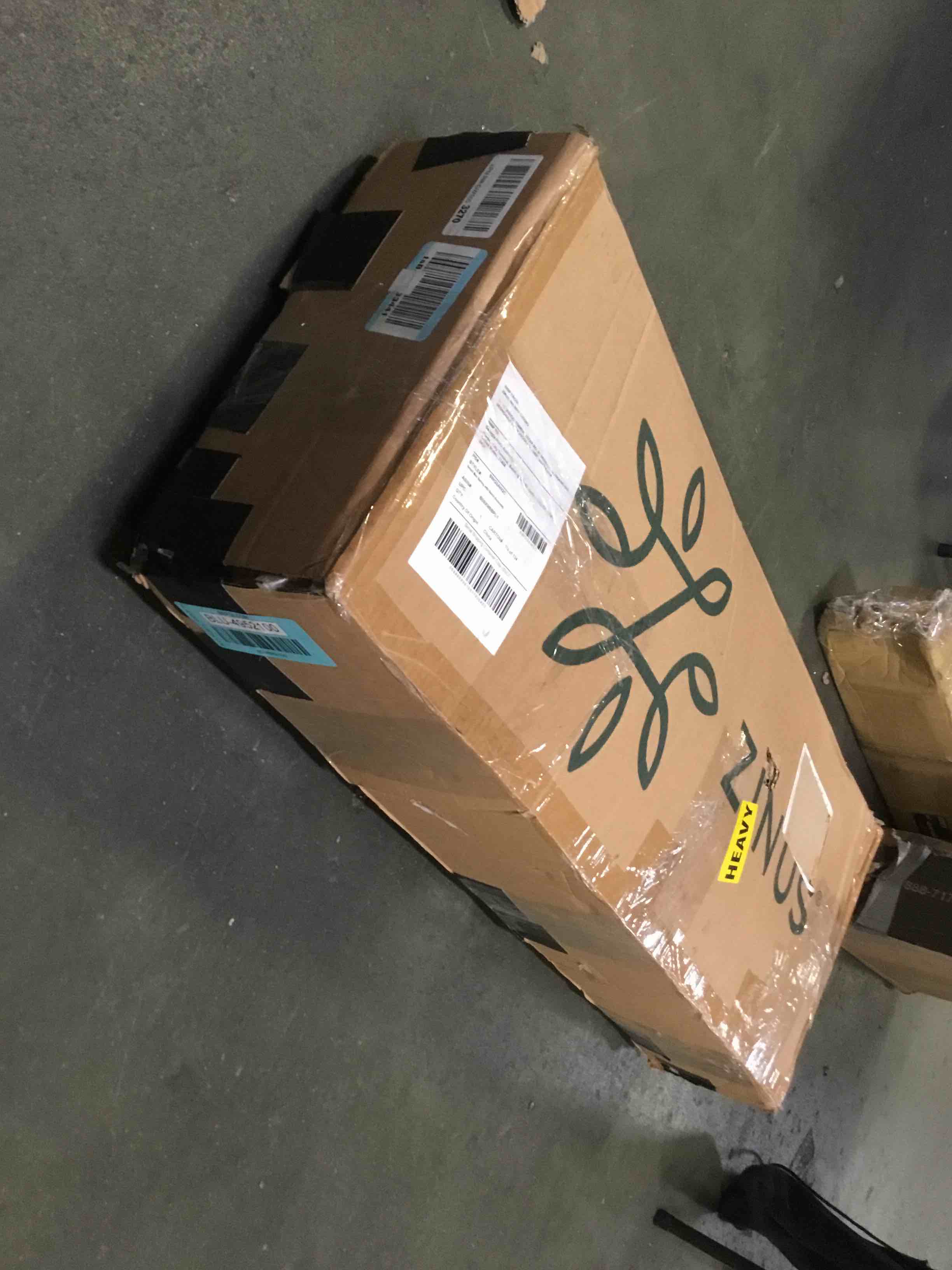 https://s3.amazonaws.com/lotting-images-prod/bidfta/BLU4952100_1694783728639.jpeg