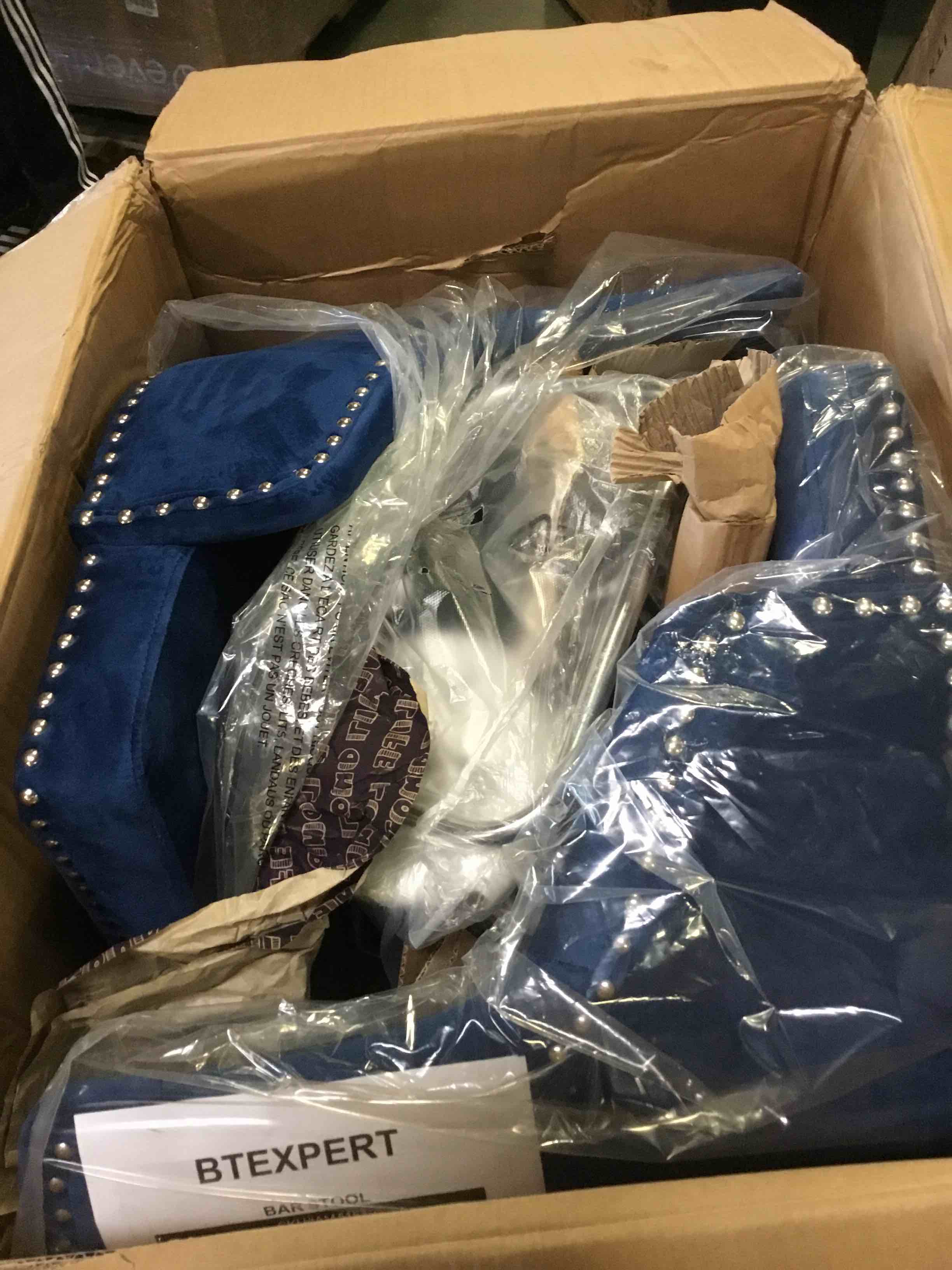https://s3.amazonaws.com/lotting-images-prod/bidfta/BLU4952104_1694785402852.jpeg