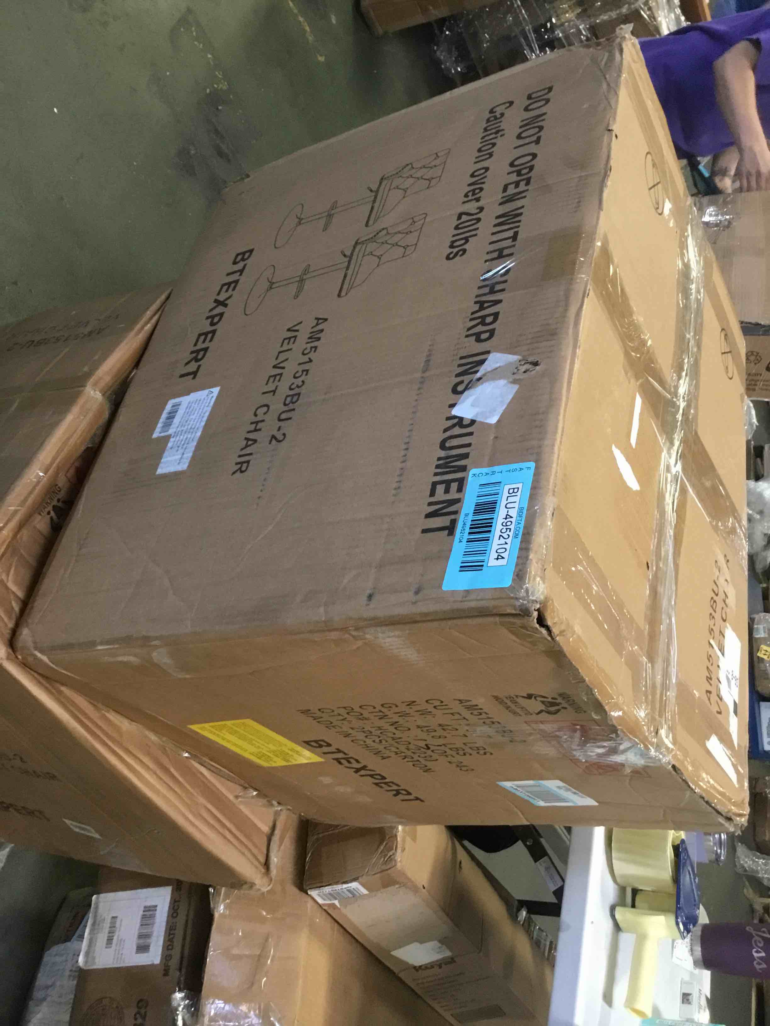 https://s3.amazonaws.com/lotting-images-prod/bidfta/BLU4952104_1694785465393.jpeg